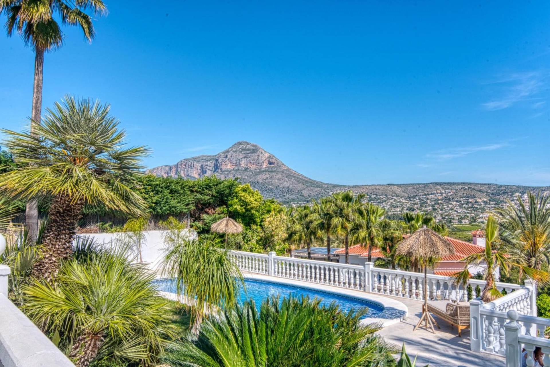 Sale - Villa -
Javea
