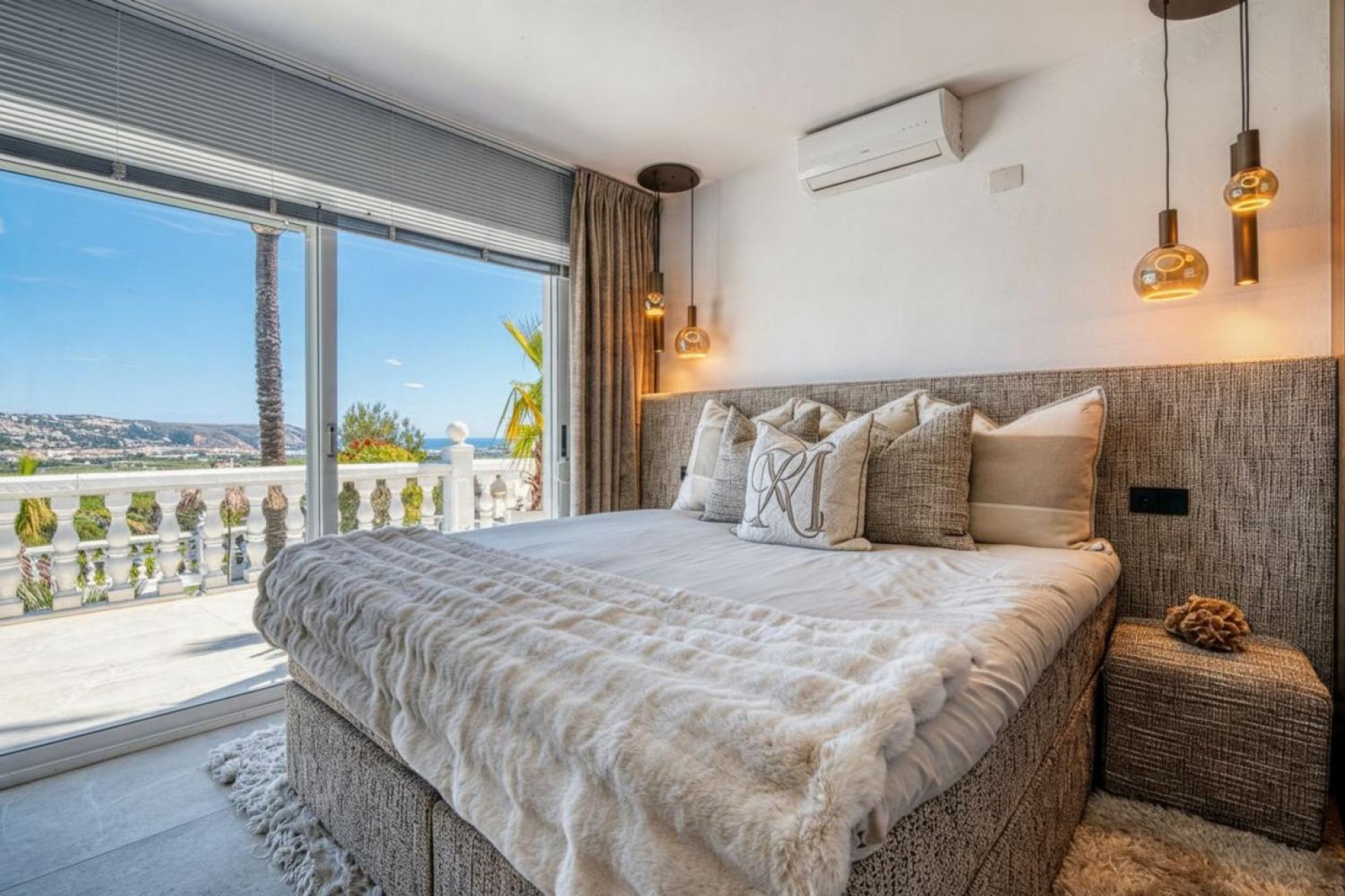 Sale - Villa -
Javea