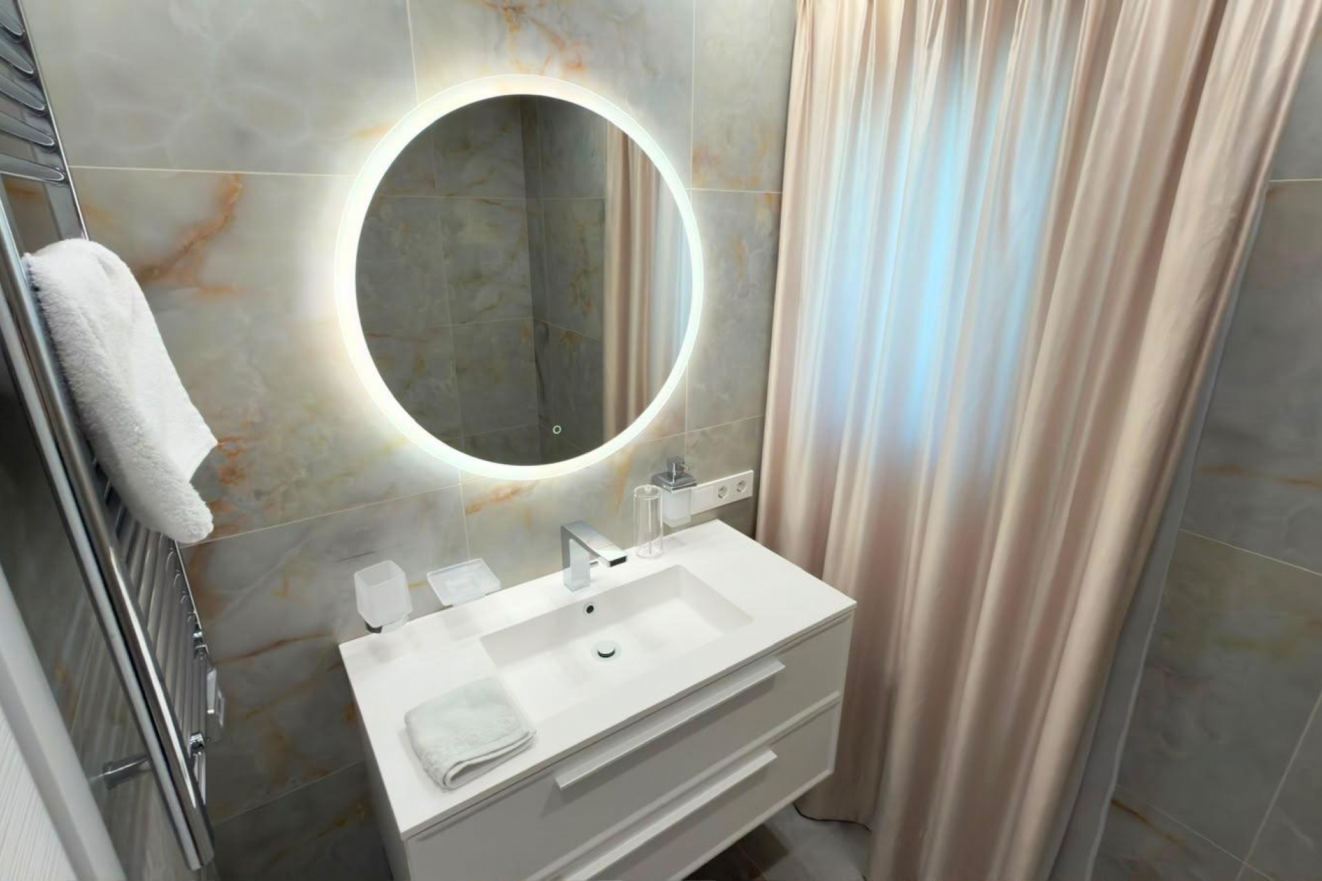 Sale - Villa -
La Nucia - Varadero