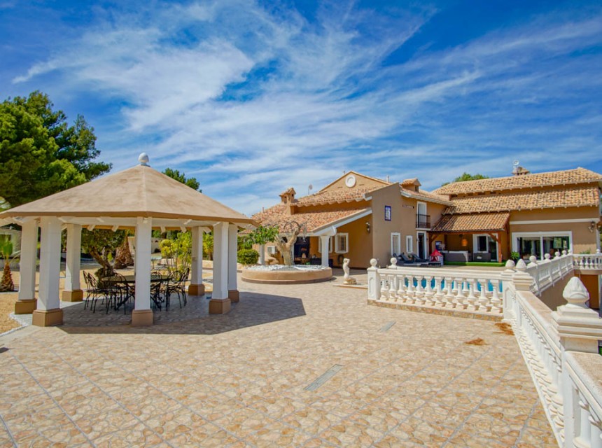 Sale - Villa -
La Nucia