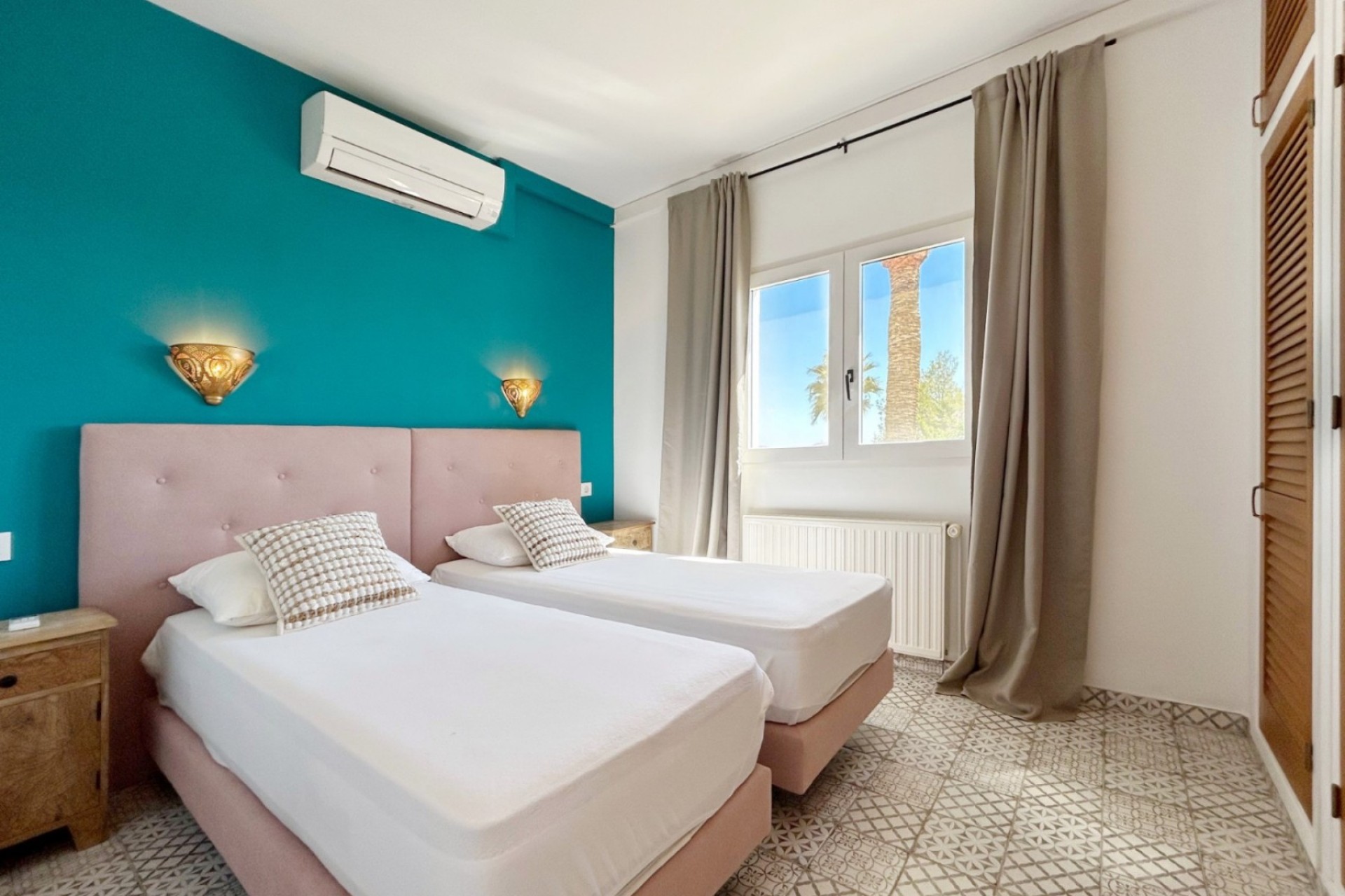 Sale - Villa -
Moraira - Benimeit