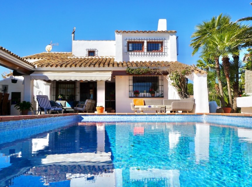 Sale - Villa -
Moraira - El Andragó