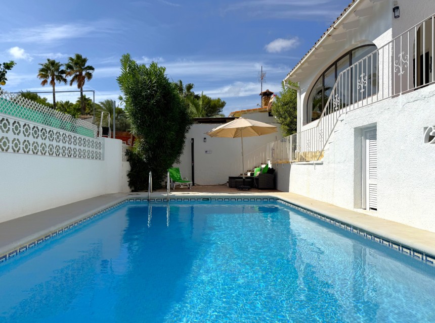 Sale - Villa -
Moraira - La Sabatera