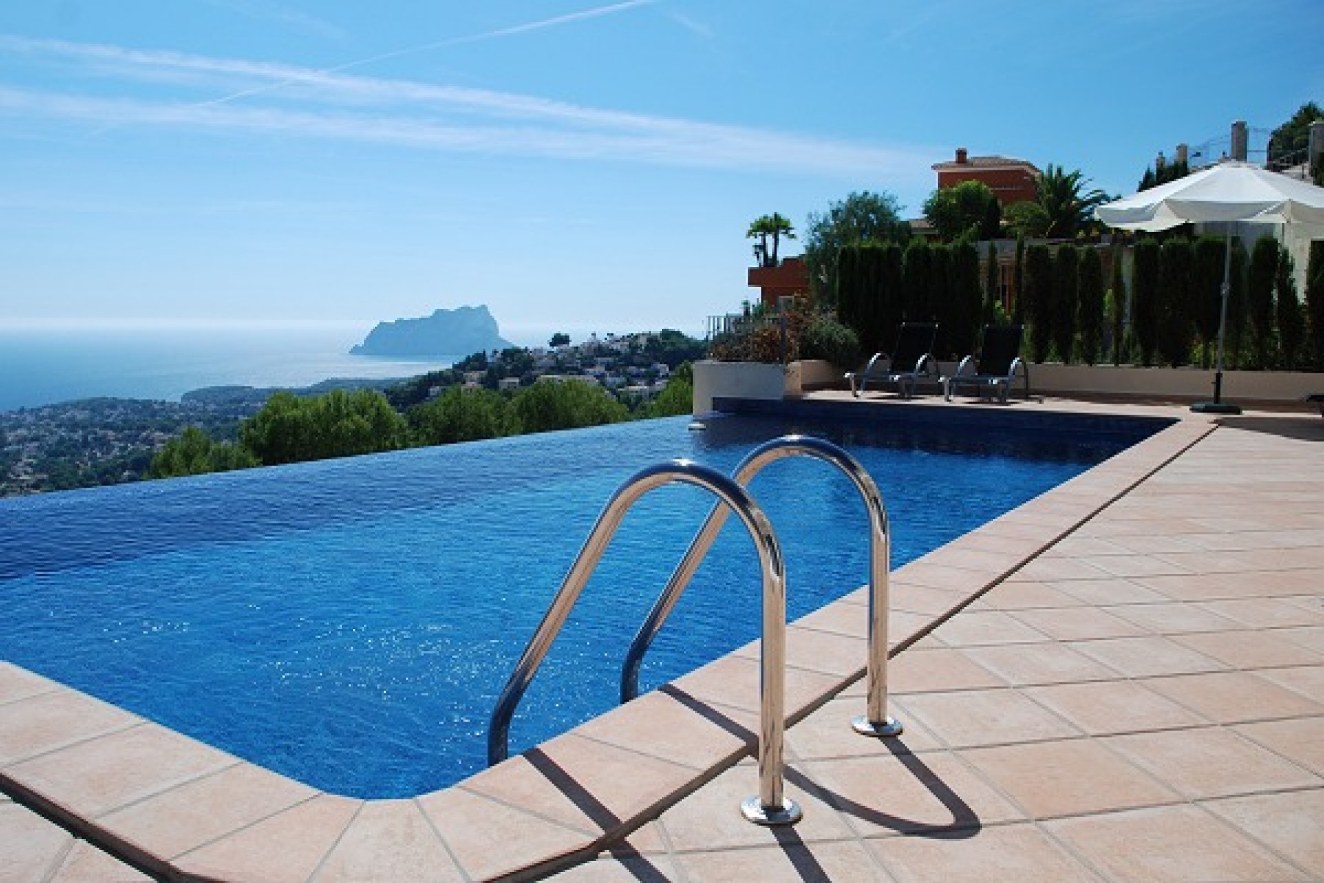 Sale - Villa -
Moraira