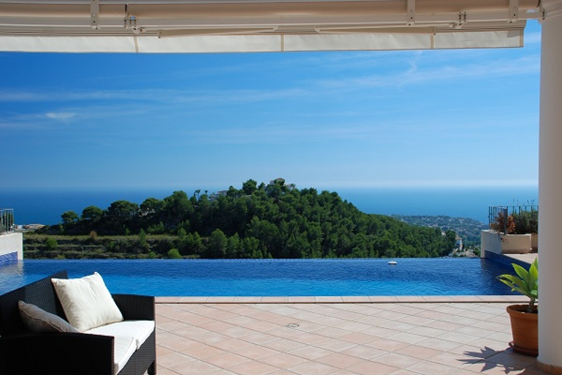 Sale - Villa -
Moraira