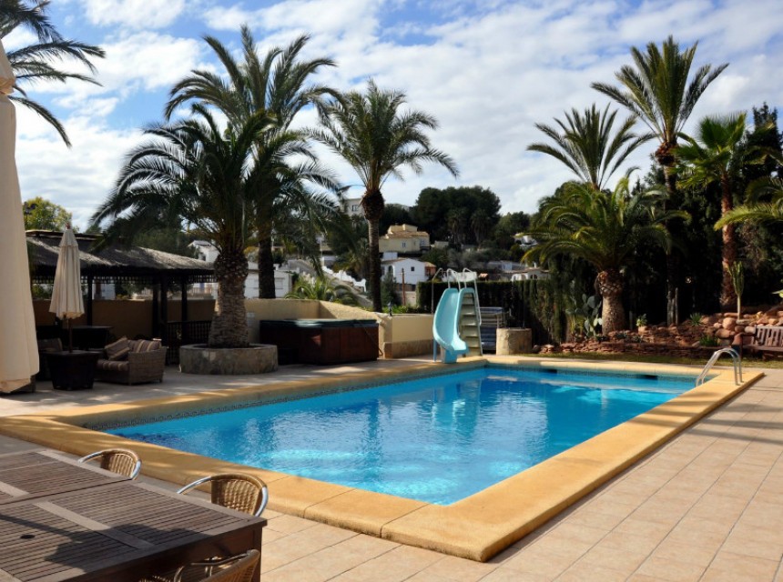 Sale - Villa -
Moraira