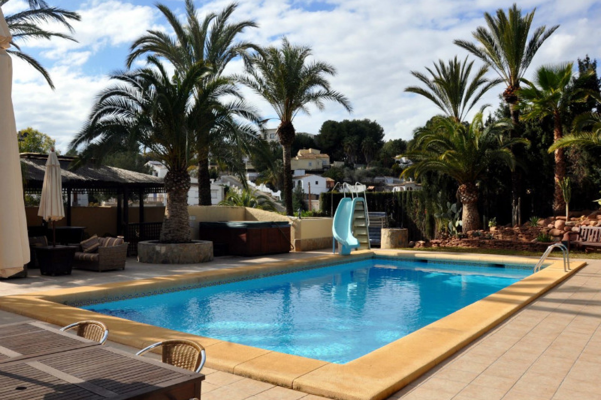 Sale - Villa -
Moraira