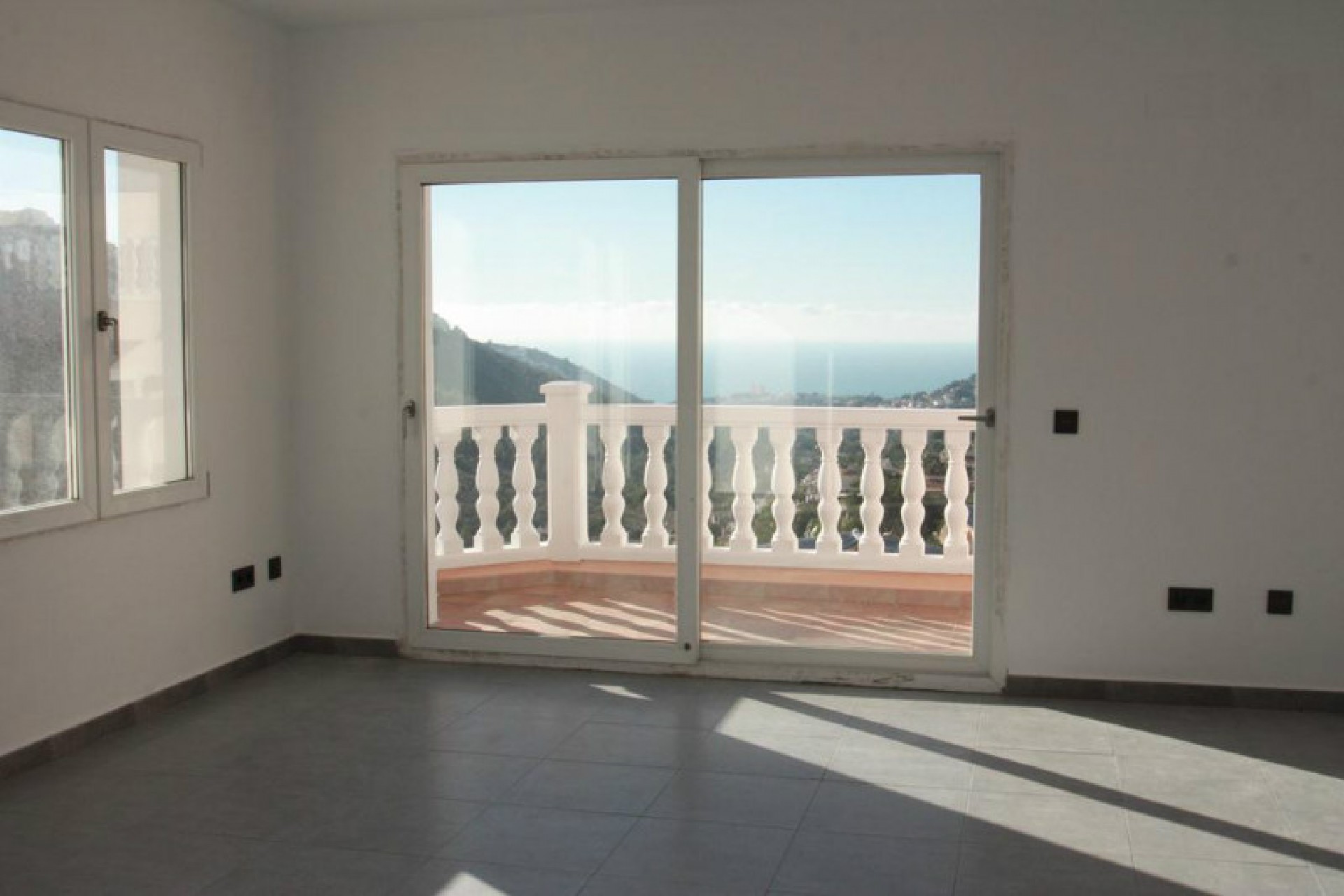 Sale - Villa -
Moraira