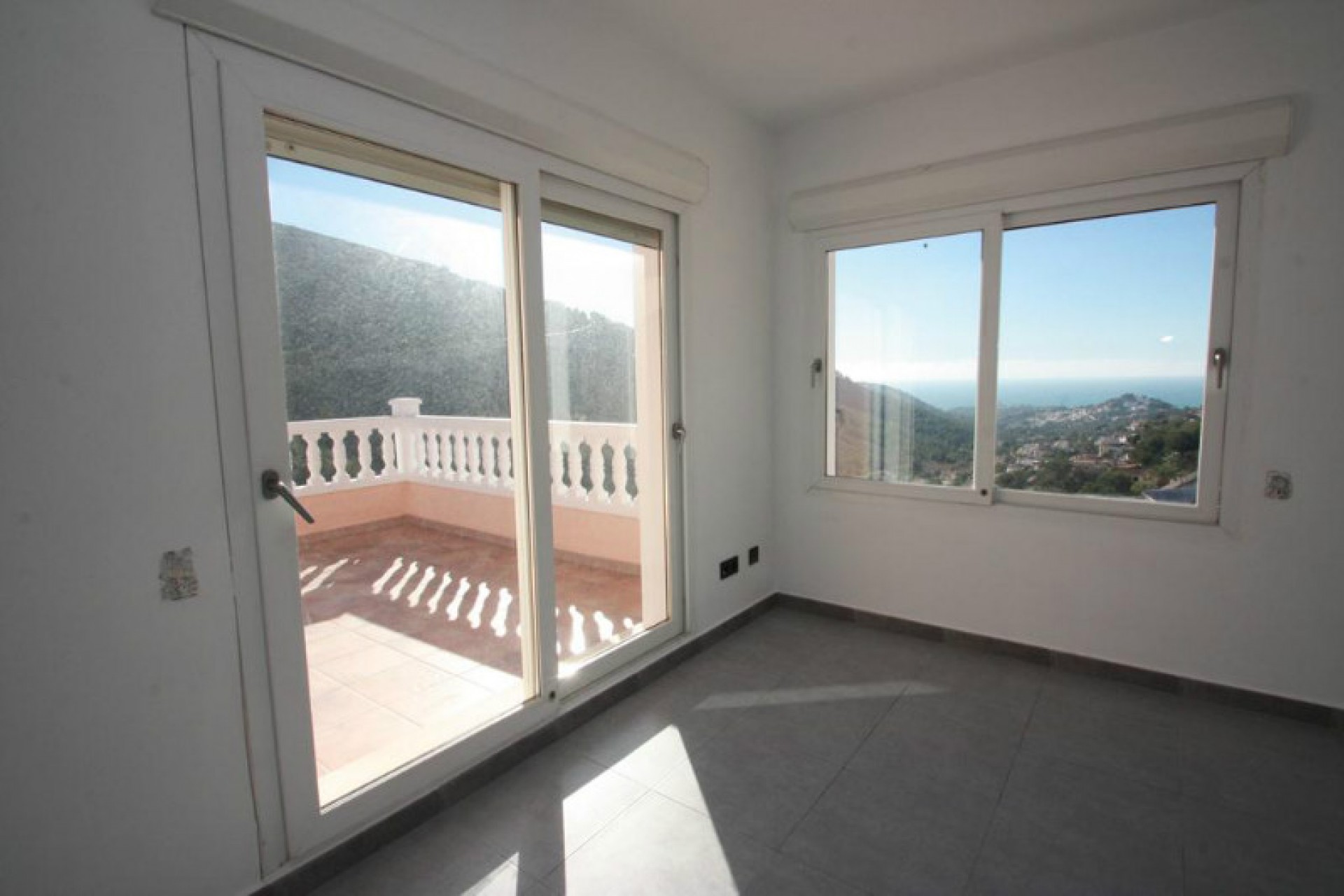Sale - Villa -
Moraira