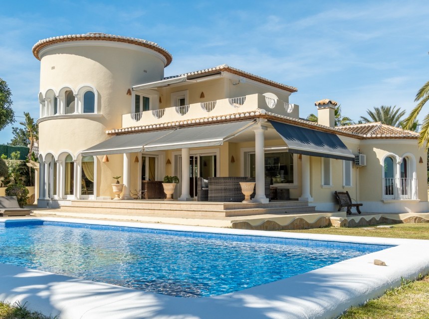 Sale - Villa -
Moraira