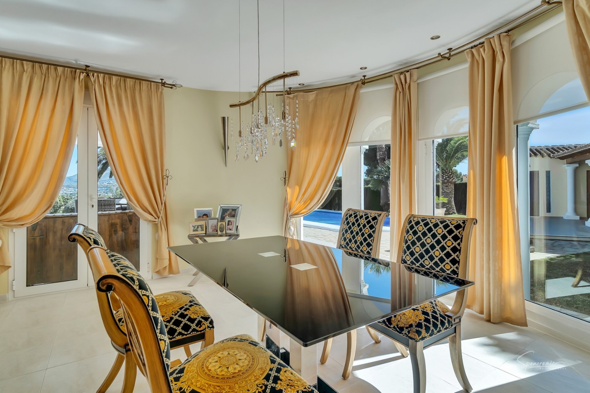 Sale - Villa -
Moraira