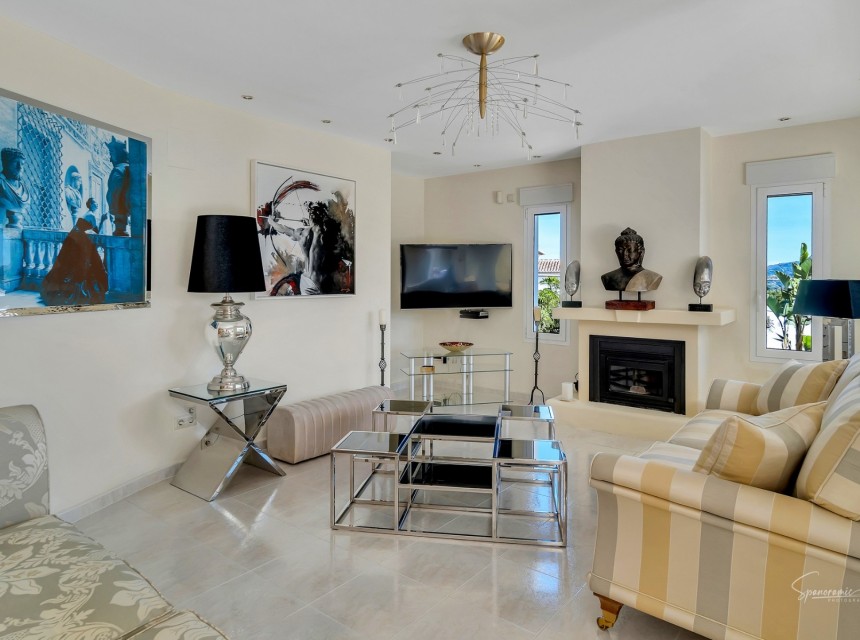 Sale - Villa -
Moraira