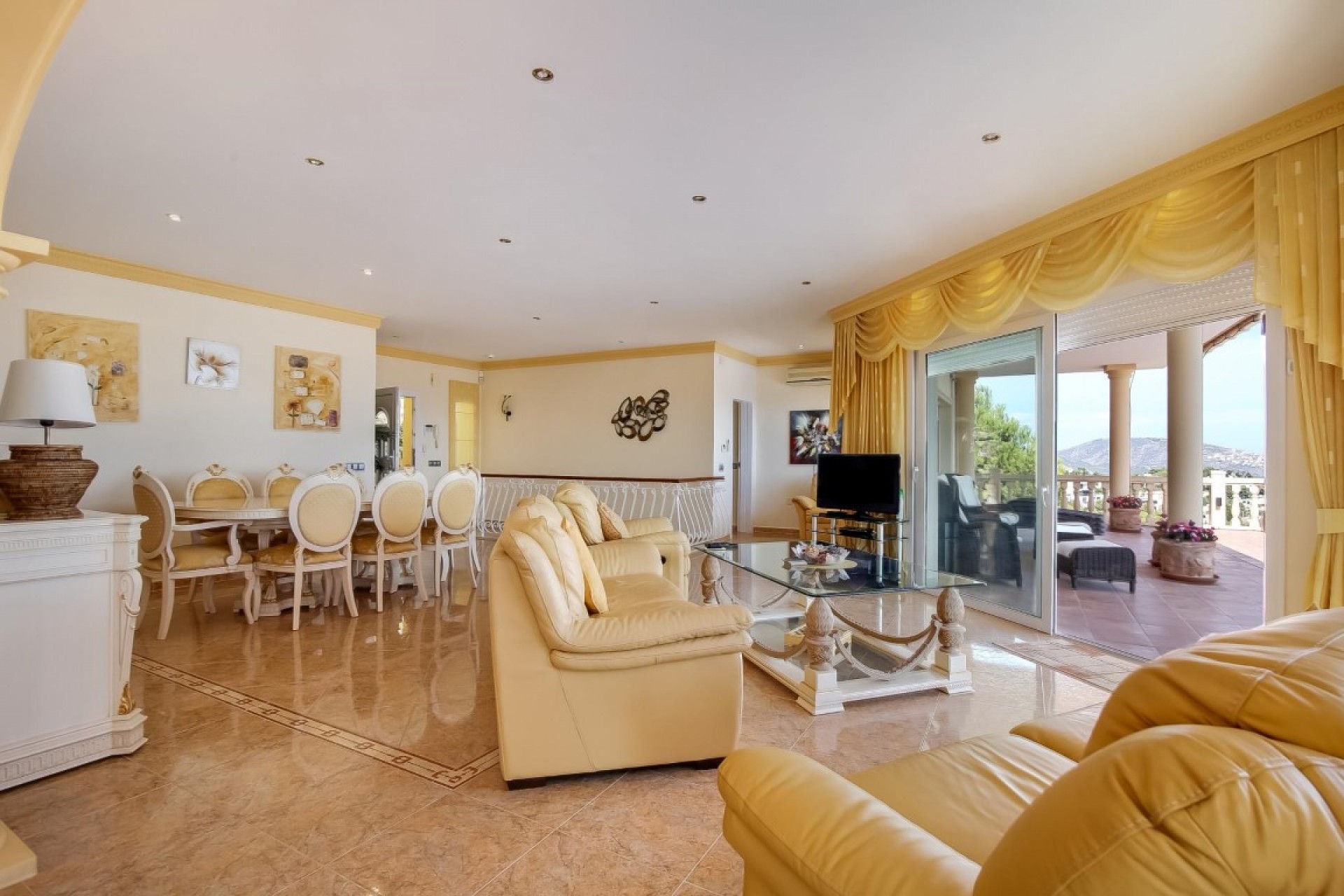 Sale - Villa -
Moraira