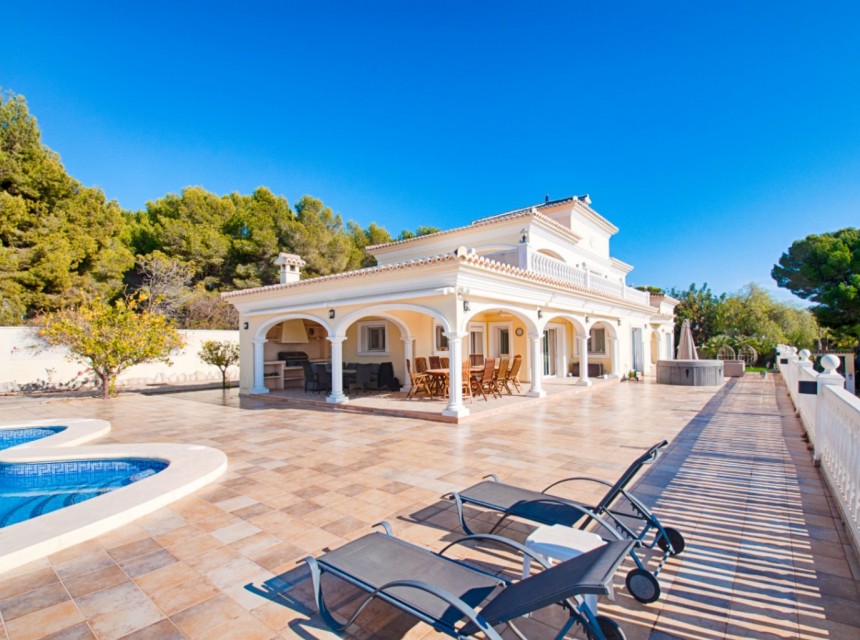 Sale - Villa -
Moraira