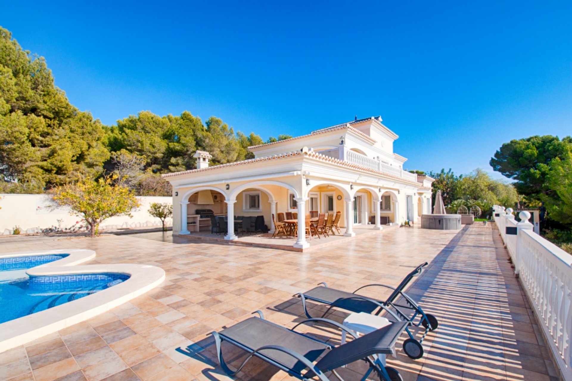 Sale - Villa -
Moraira