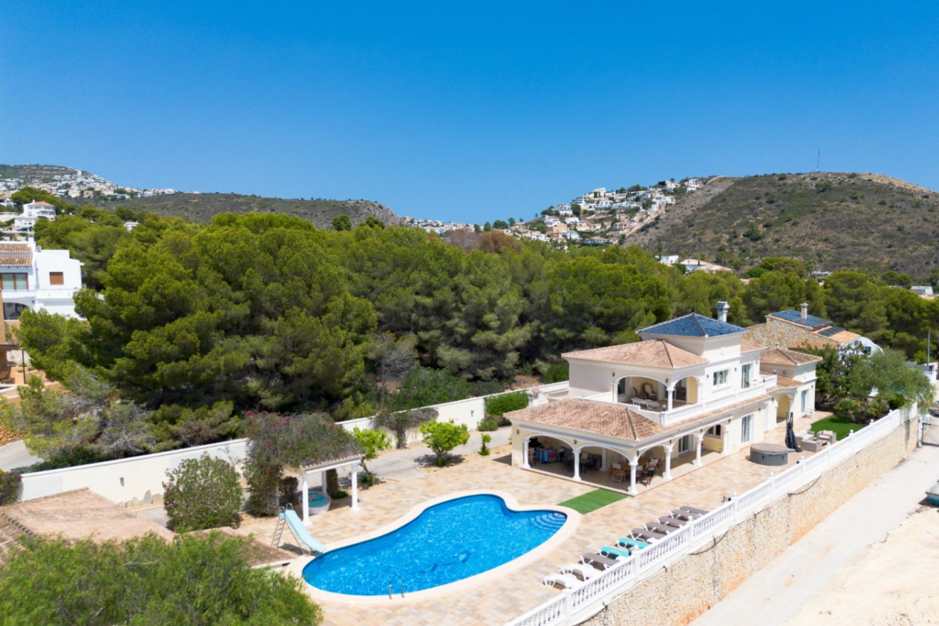 Sale - Villa -
Moraira