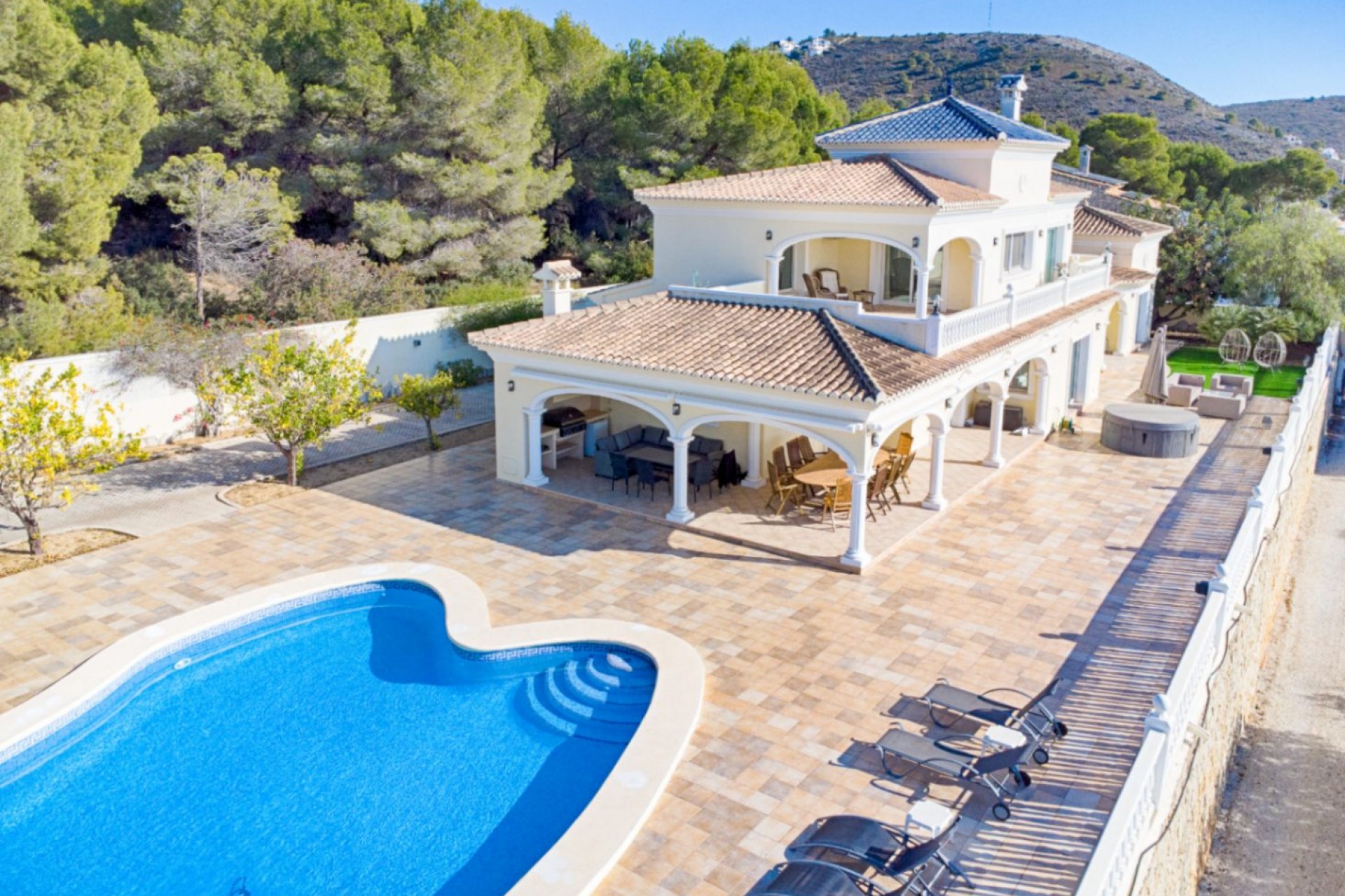 Sale - Villa -
Moraira
