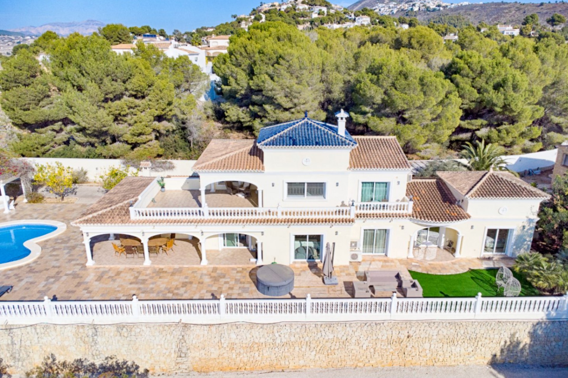 Sale - Villa -
Moraira