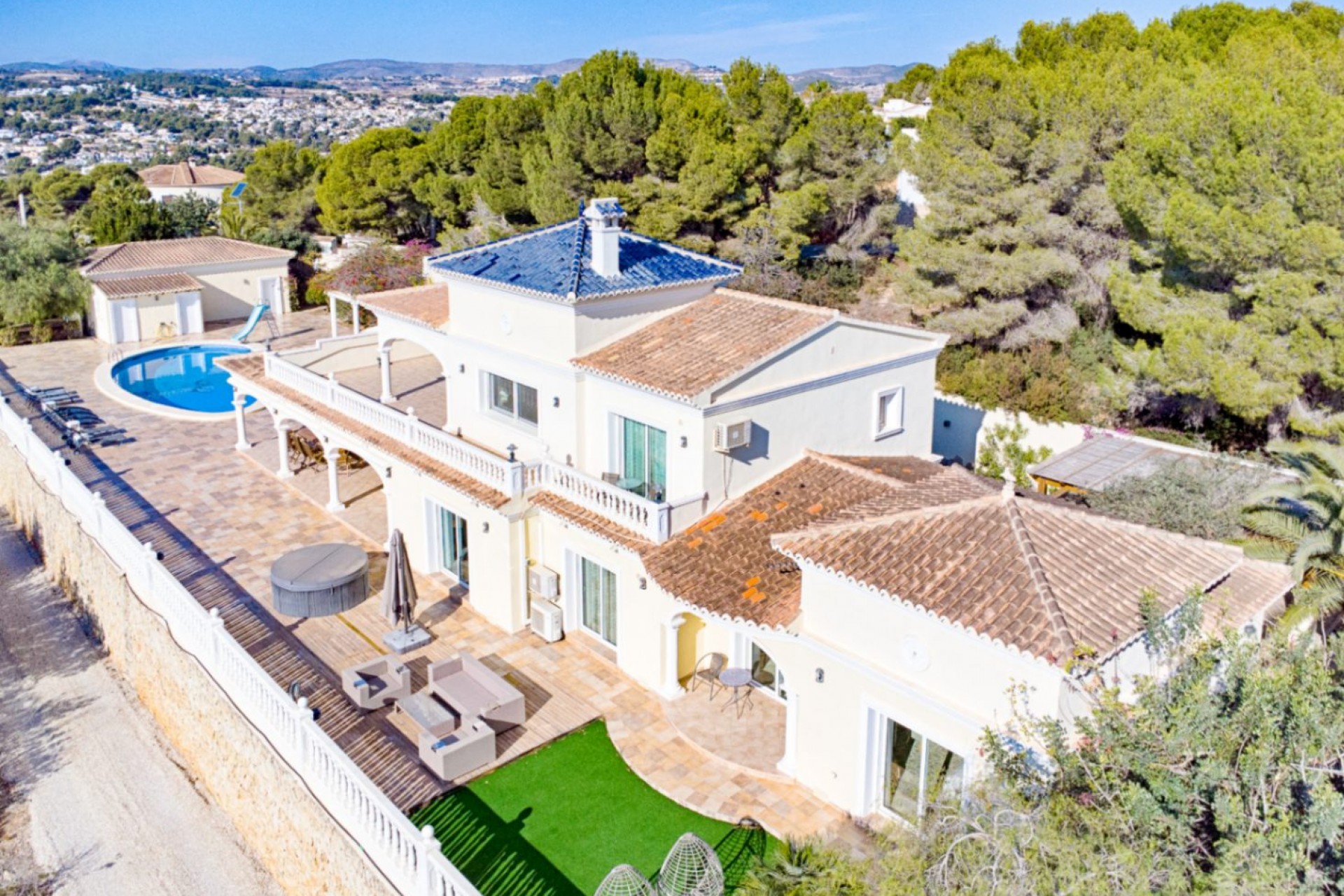 Sale - Villa -
Moraira