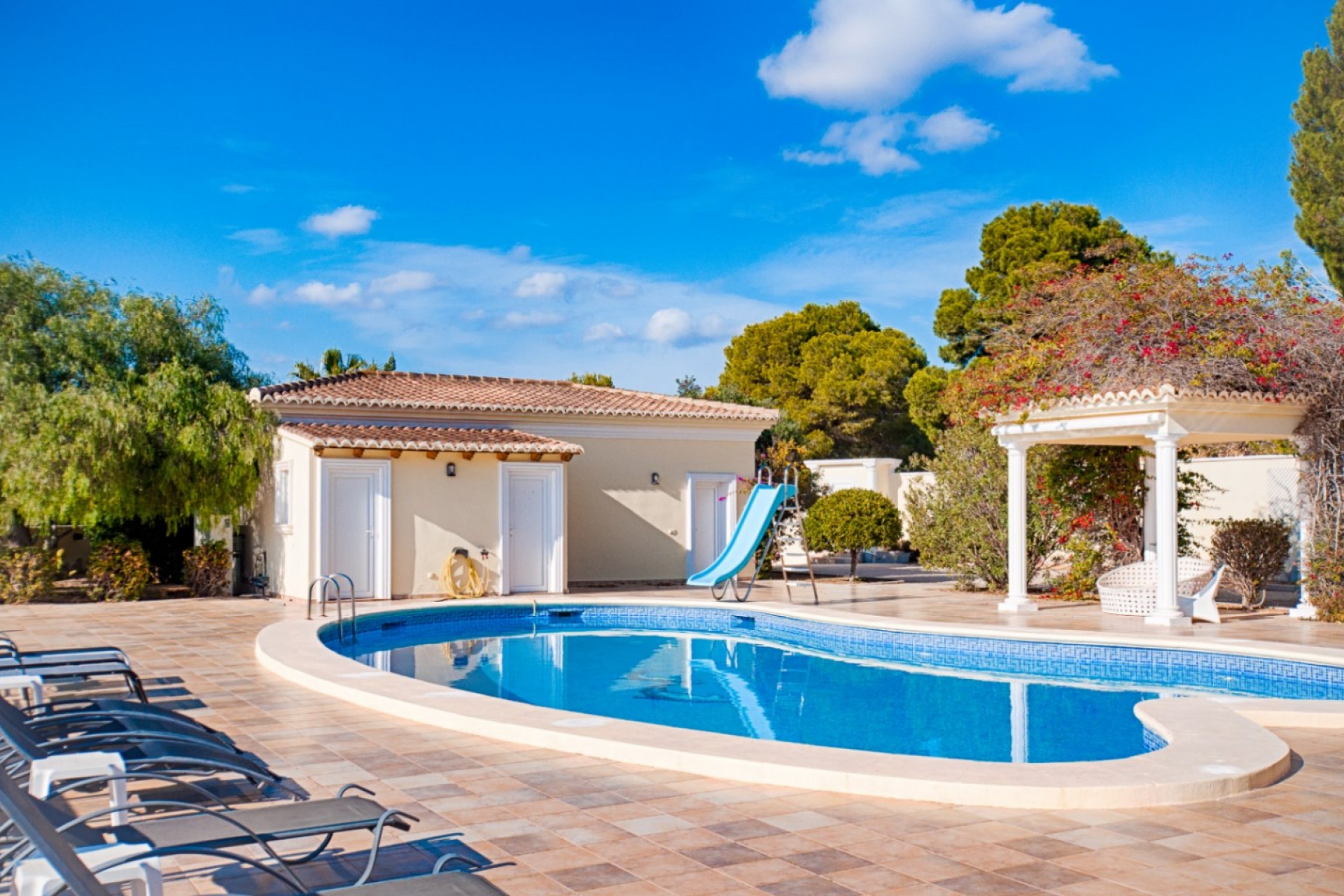 Sale - Villa -
Moraira