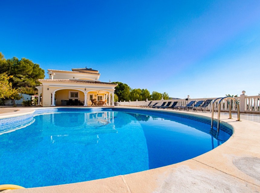 Sale - Villa -
Moraira