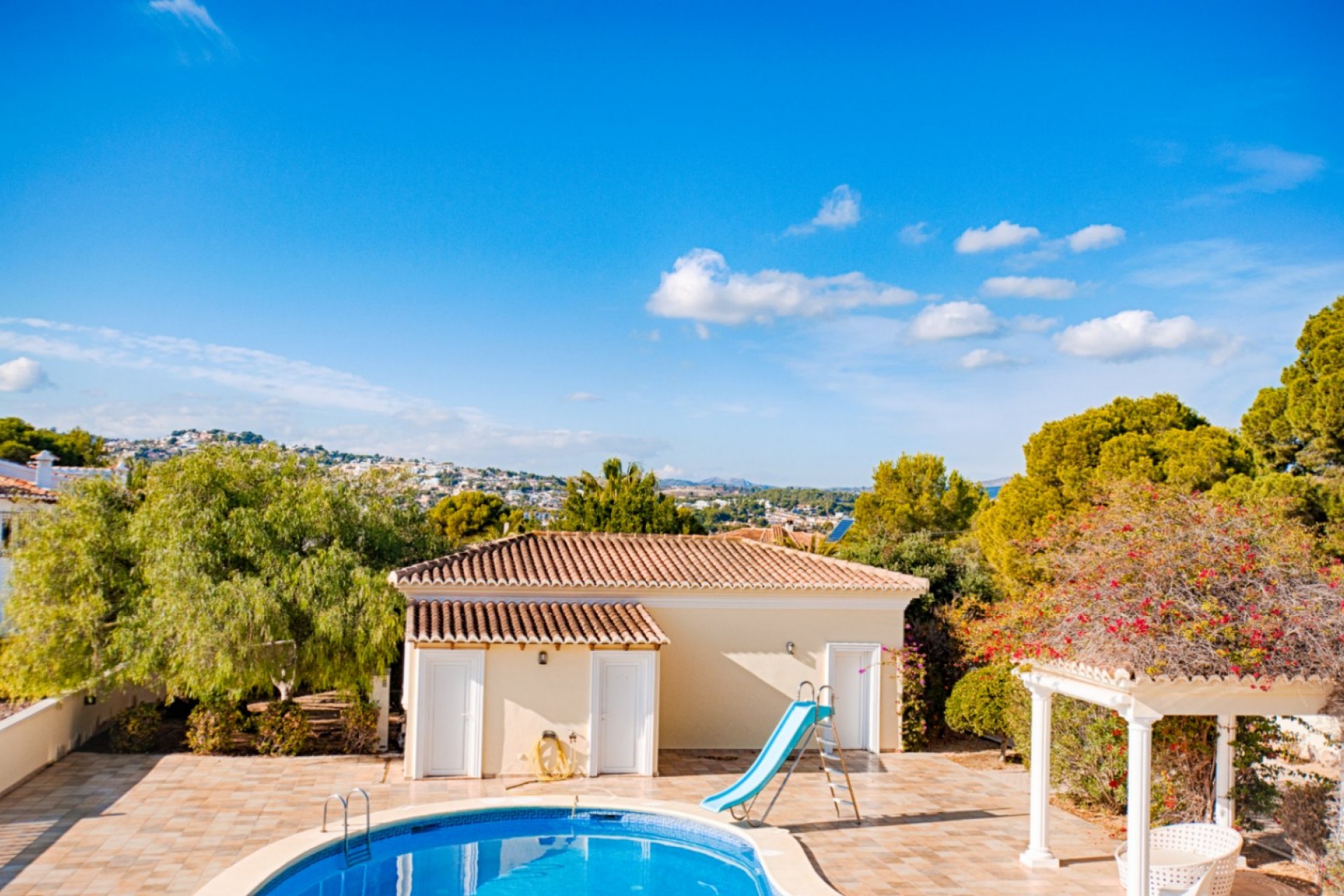 Sale - Villa -
Moraira