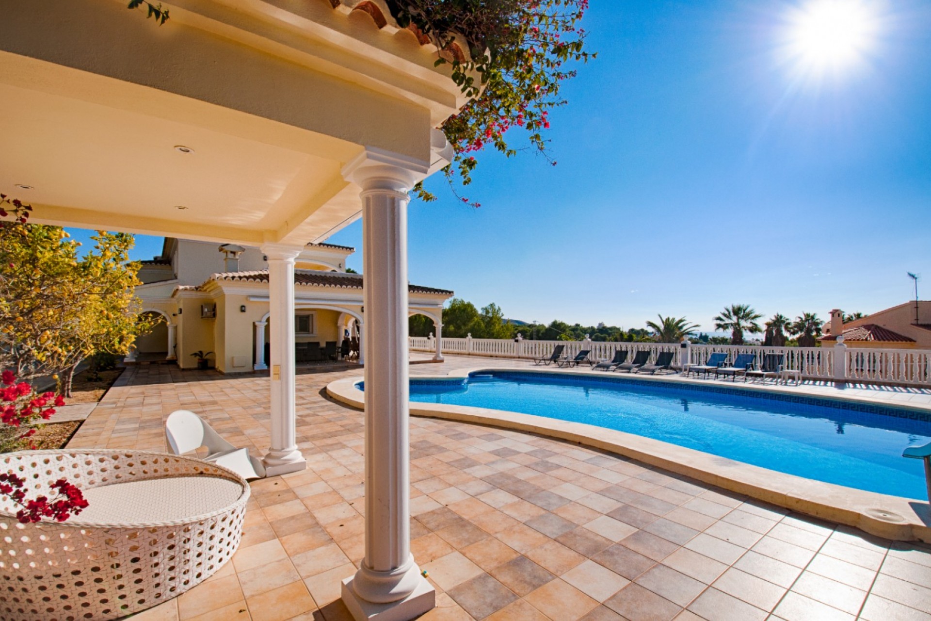 Sale - Villa -
Moraira