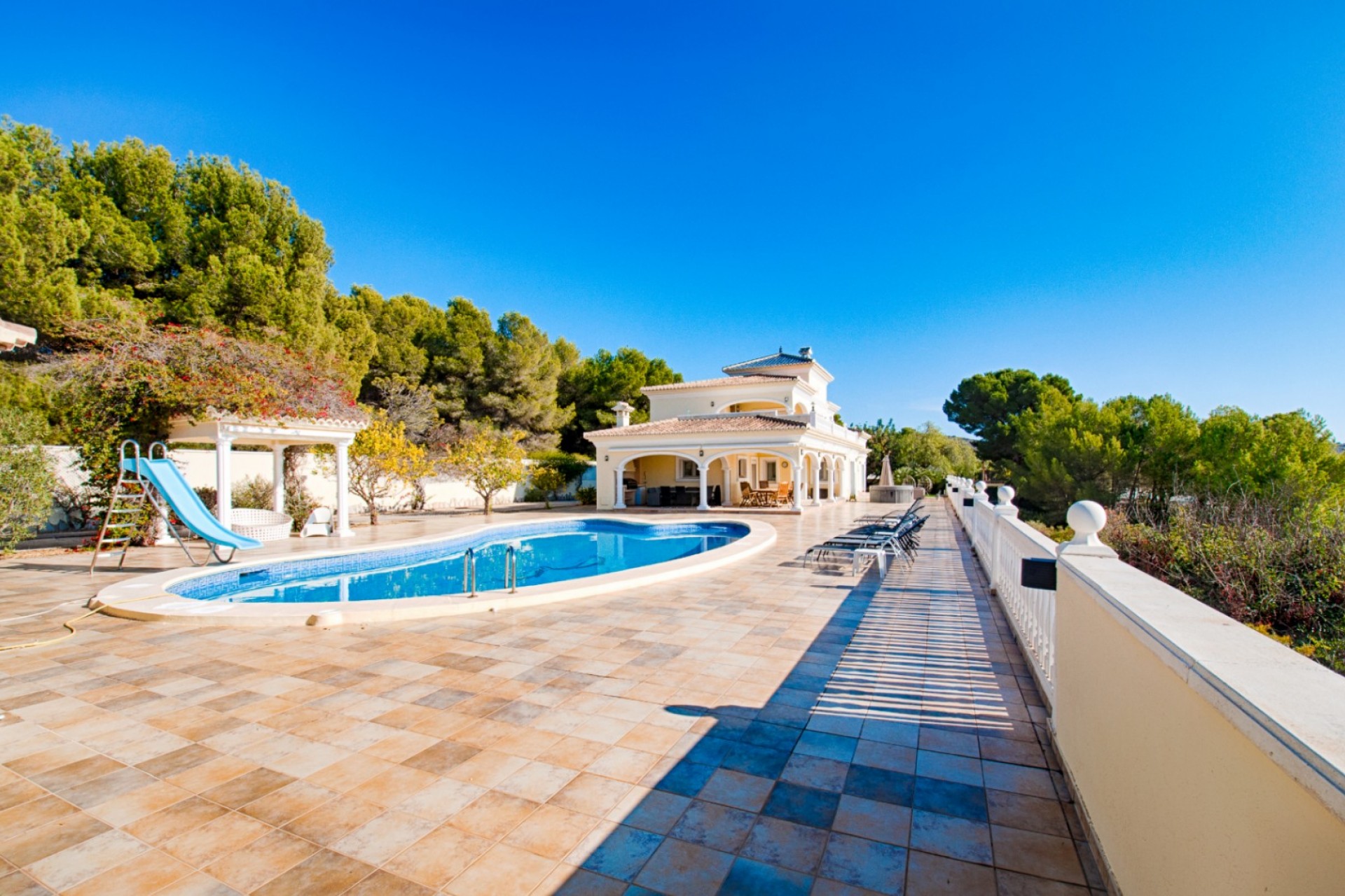 Sale - Villa -
Moraira
