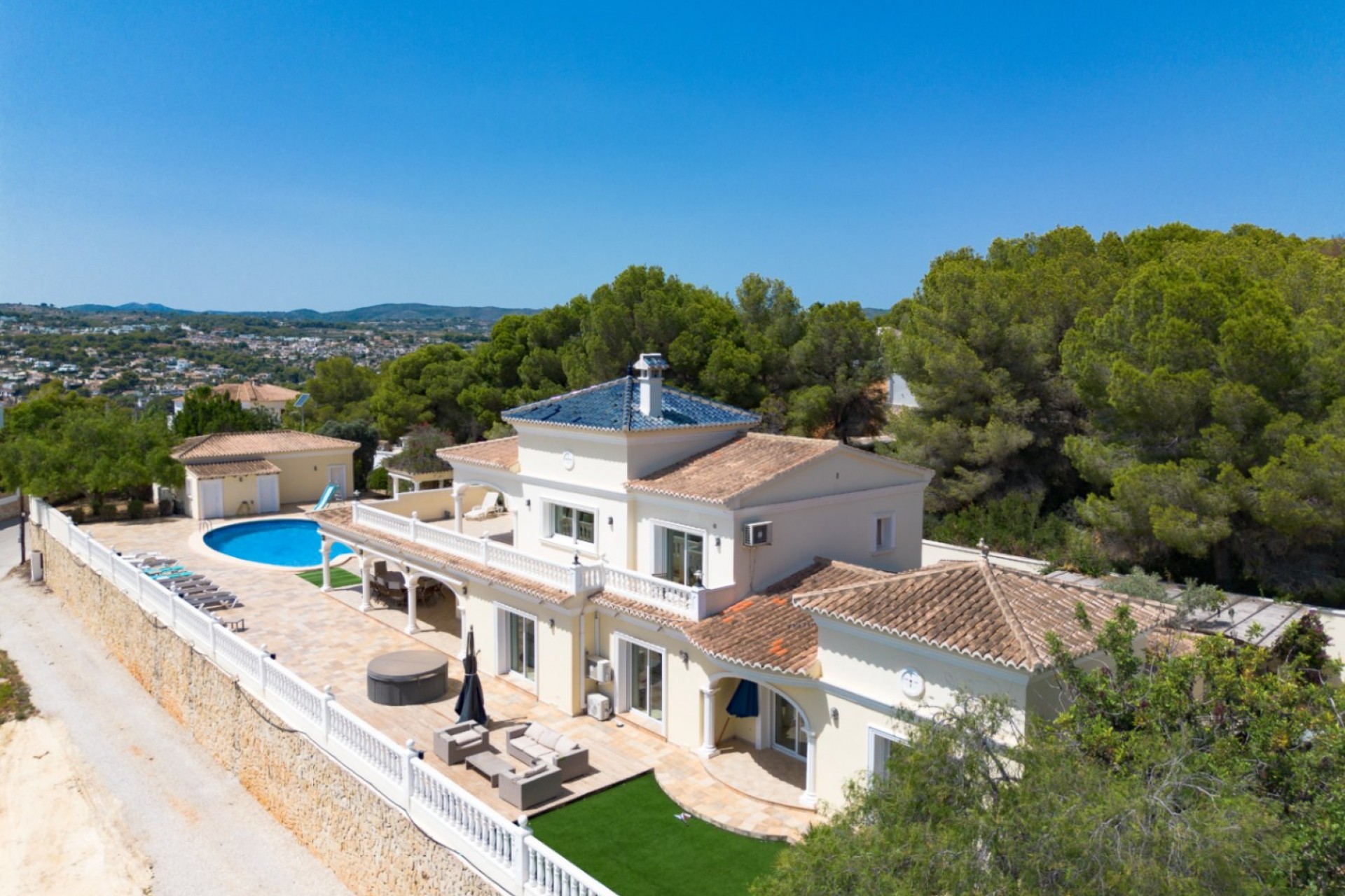 Sale - Villa -
Moraira