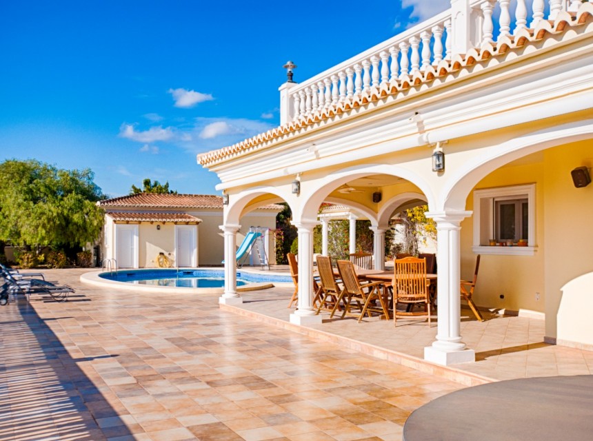 Sale - Villa -
Moraira