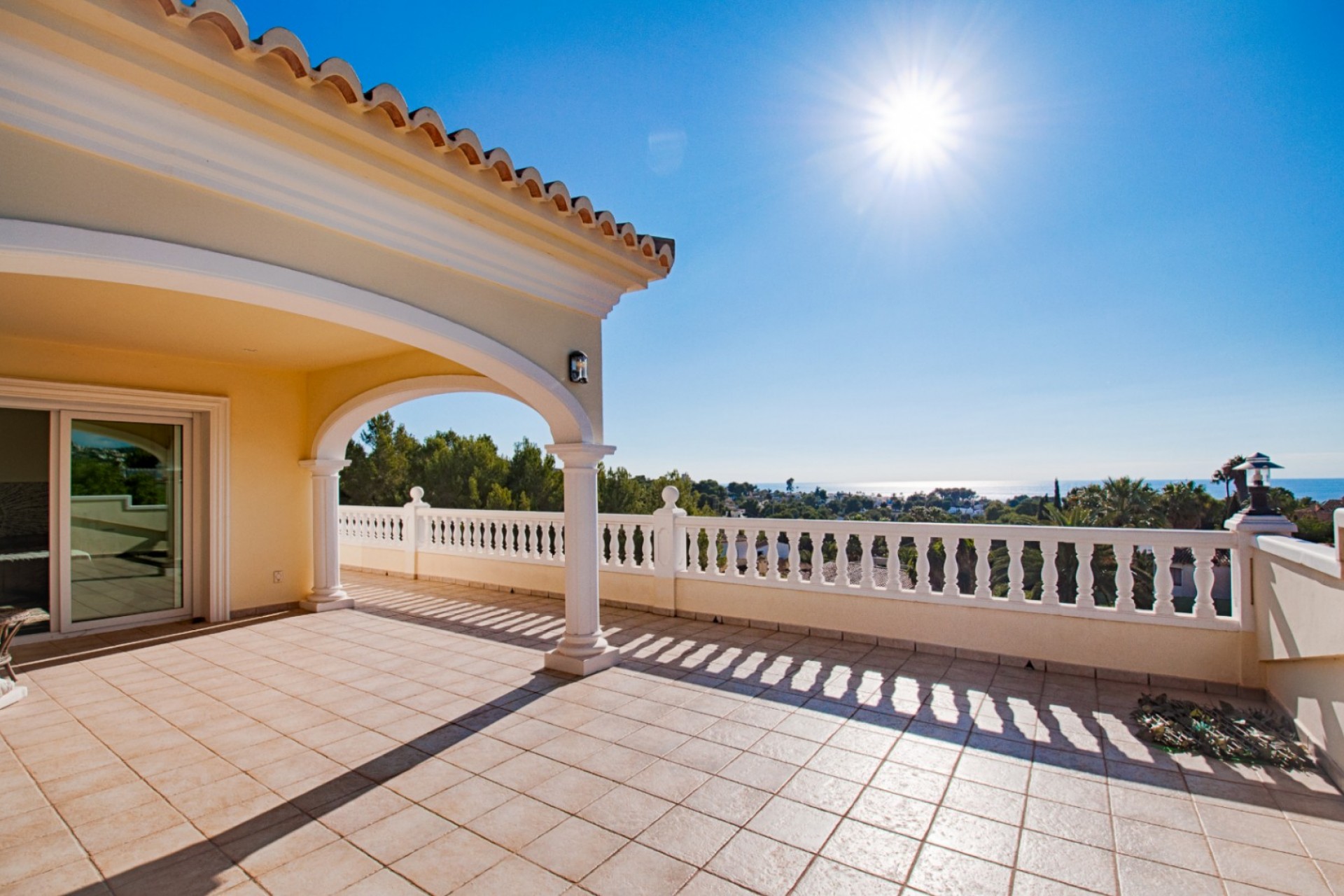 Sale - Villa -
Moraira