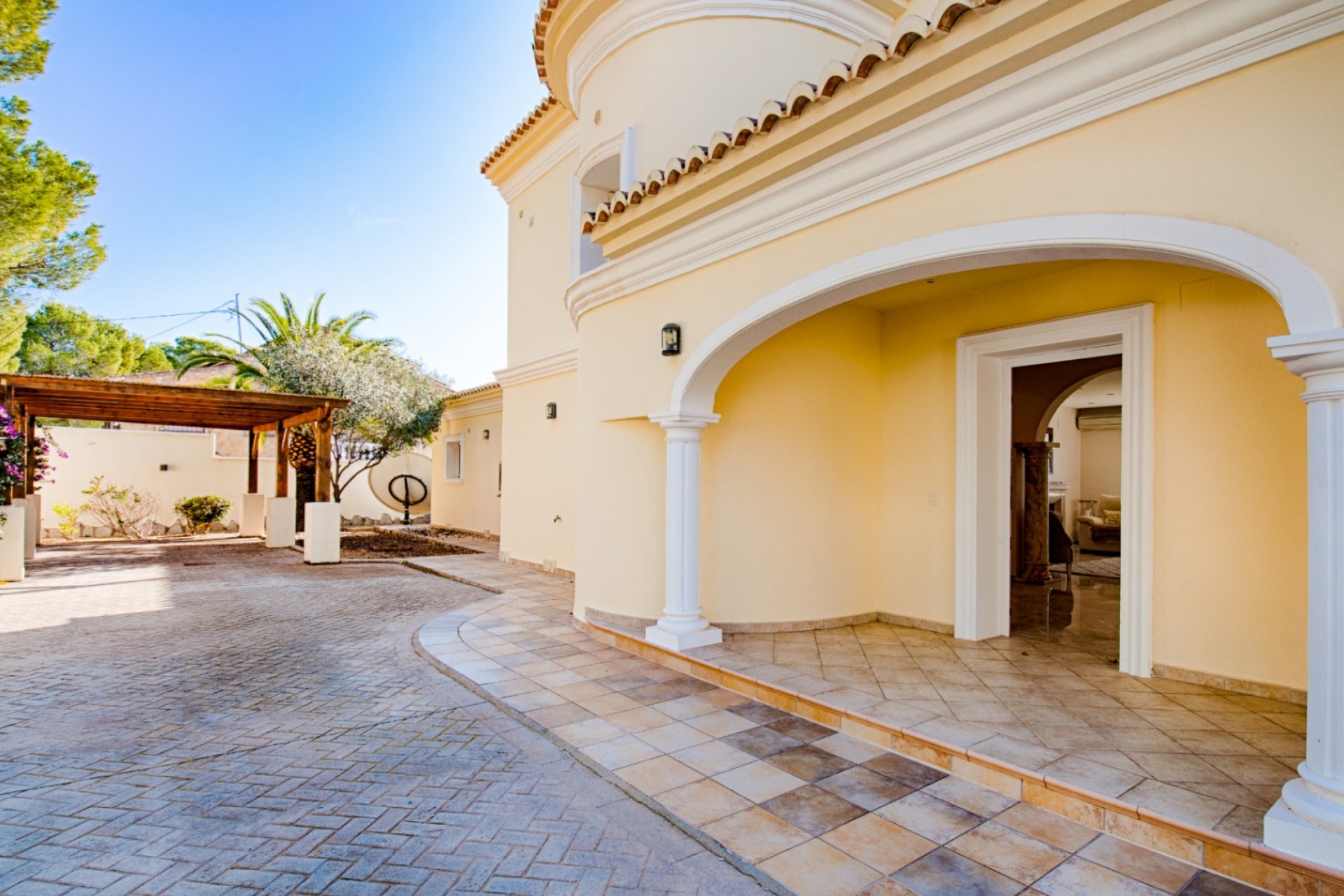 Sale - Villa -
Moraira