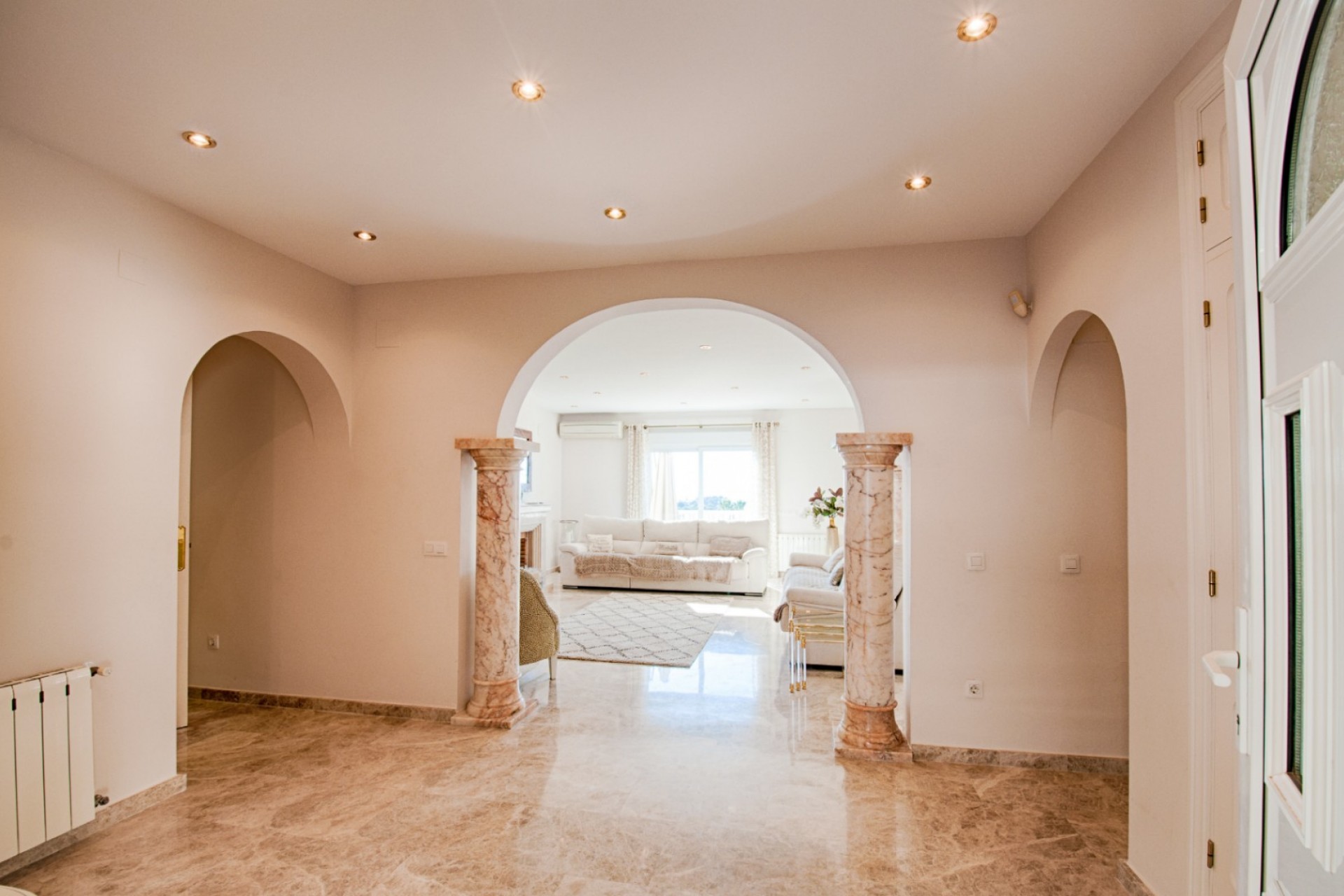 Sale - Villa -
Moraira