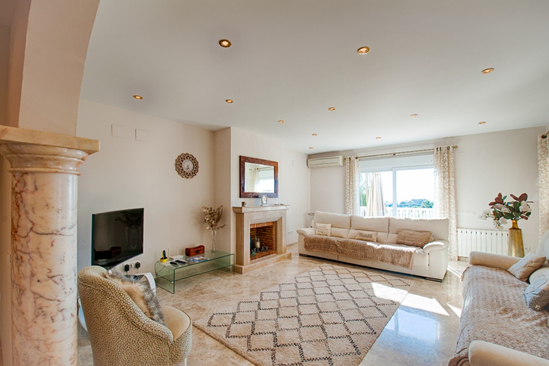 Sale - Villa -
Moraira