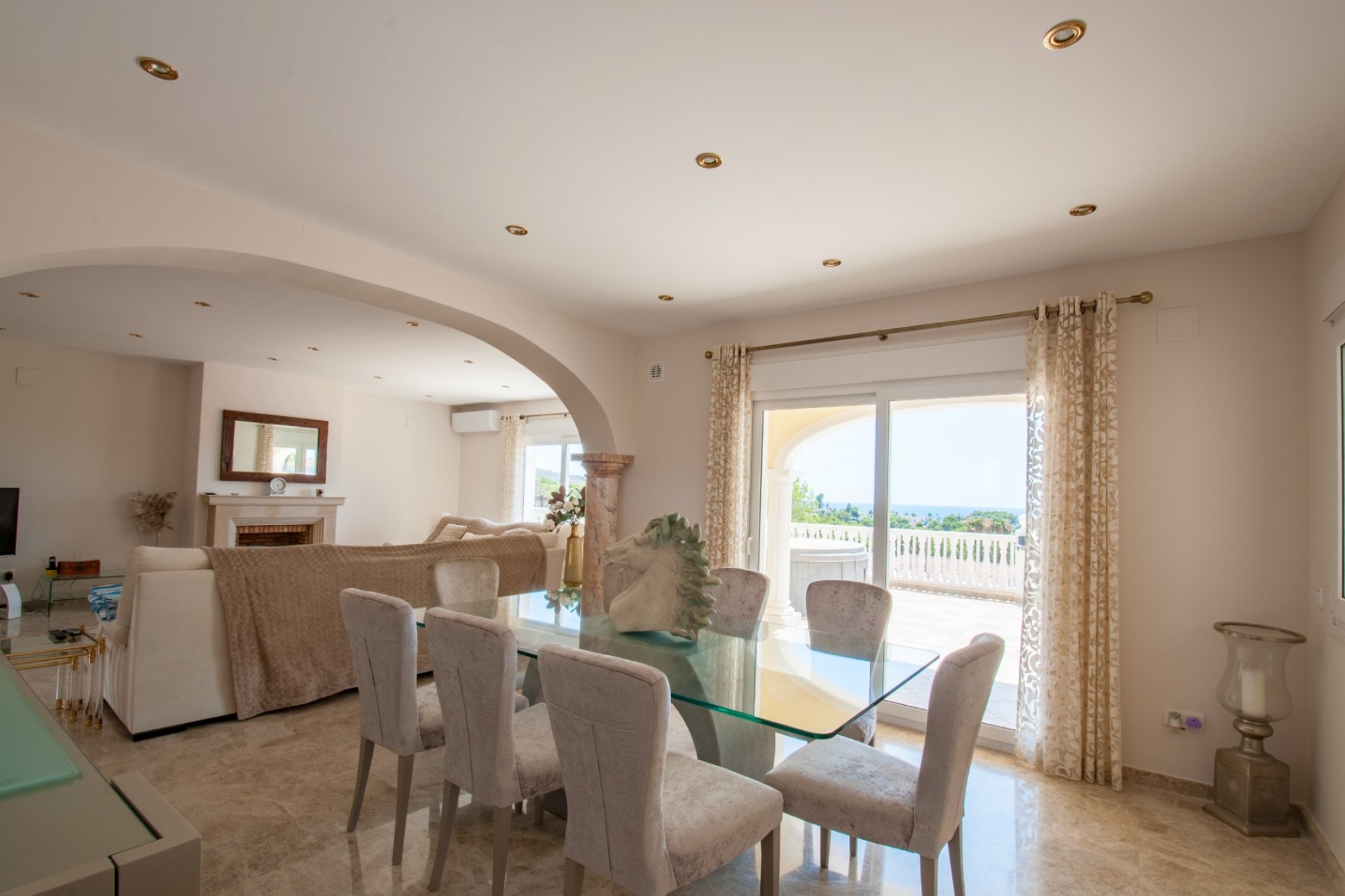 Sale - Villa -
Moraira
