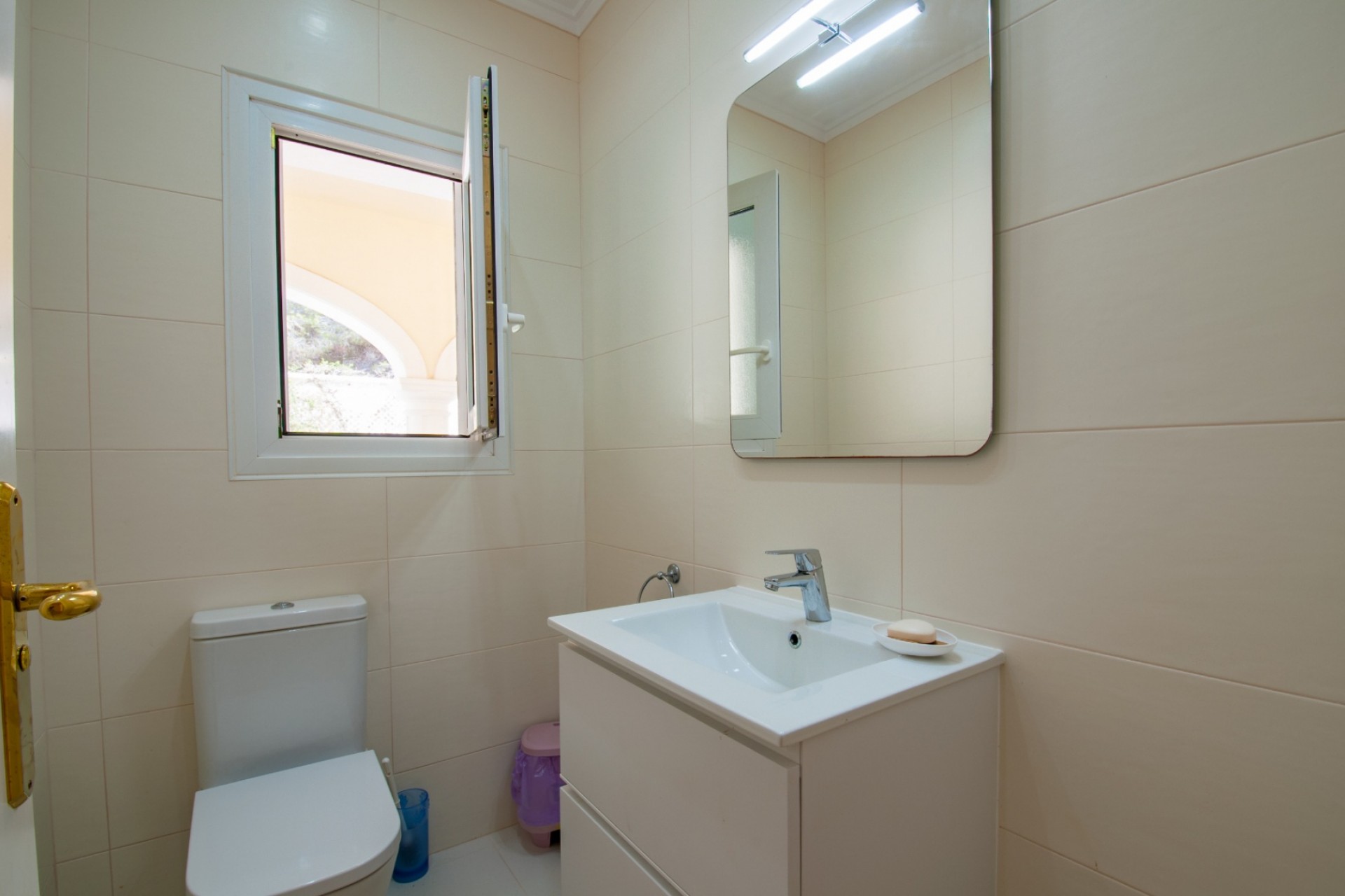 Sale - Villa -
Moraira