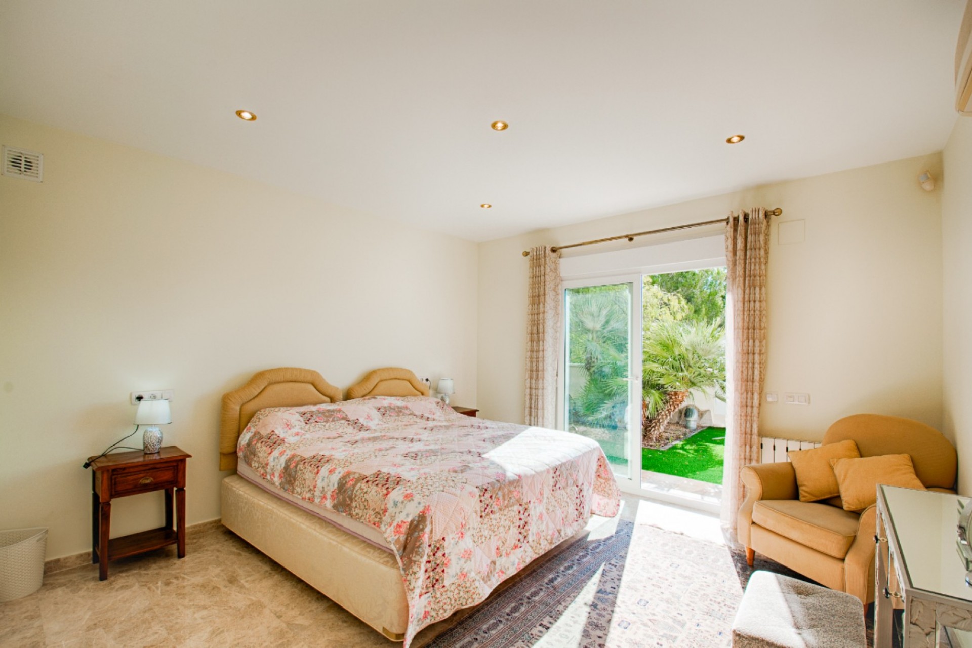 Sale - Villa -
Moraira