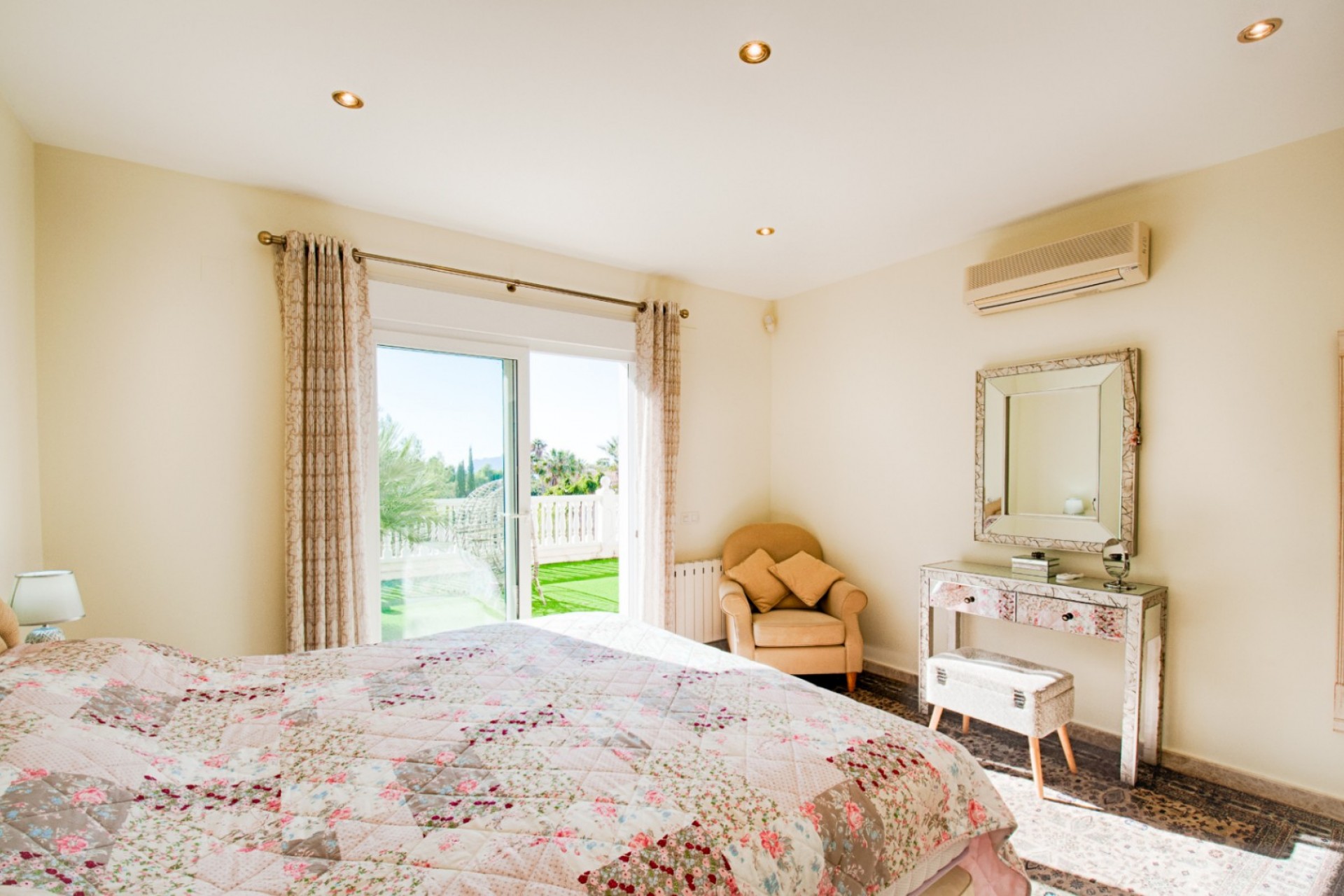 Sale - Villa -
Moraira