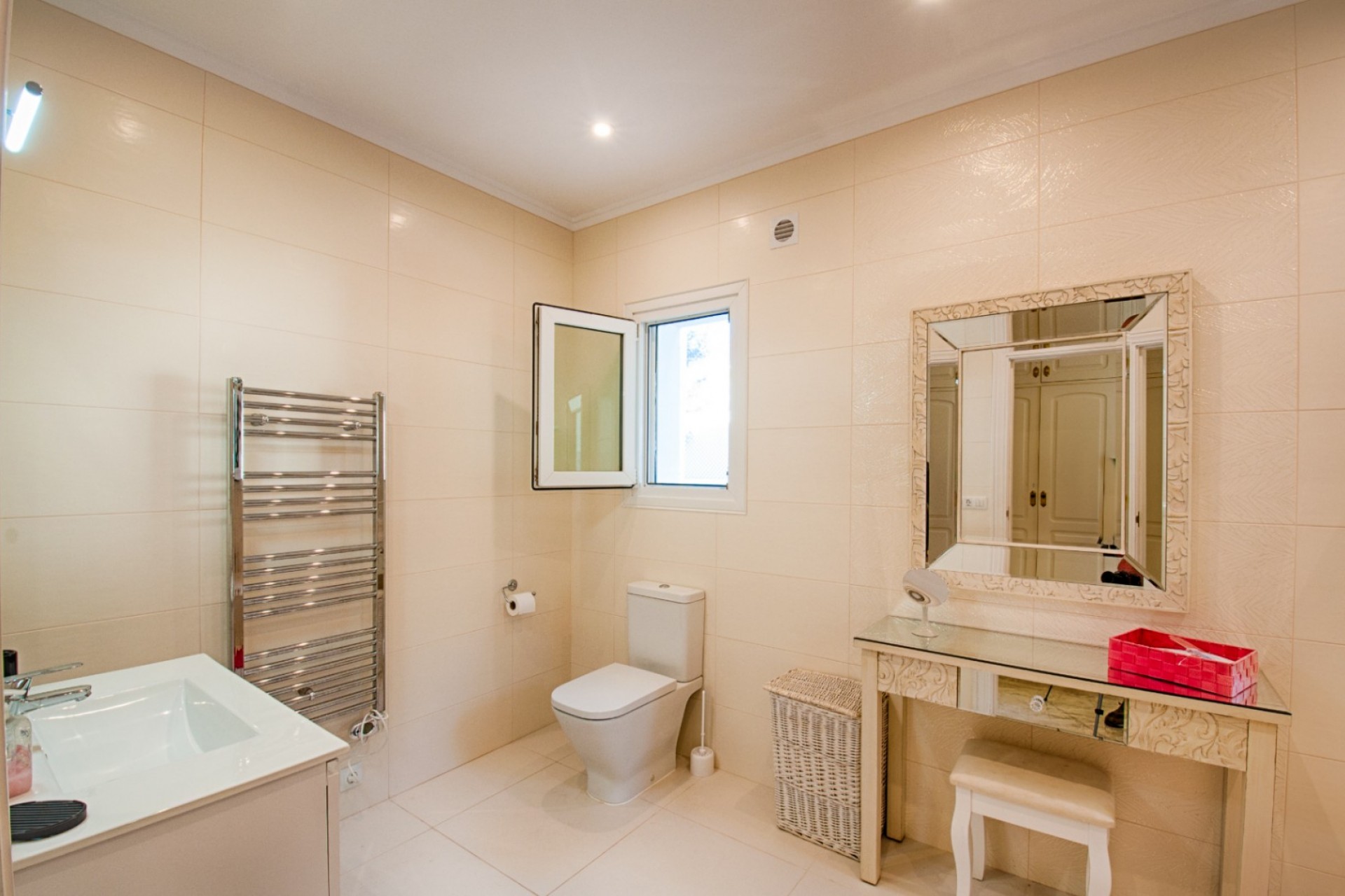 Sale - Villa -
Moraira