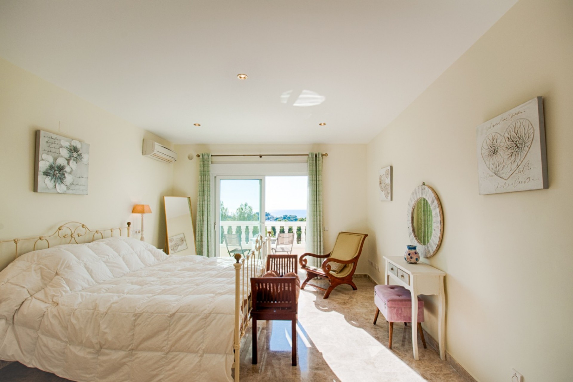 Sale - Villa -
Moraira