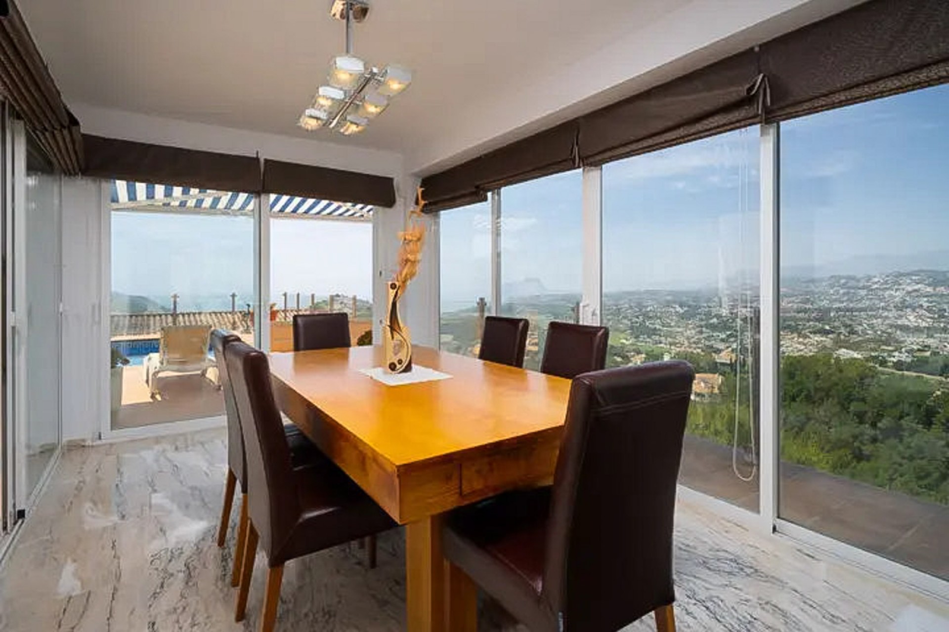 Sale - Villa -
Moraira