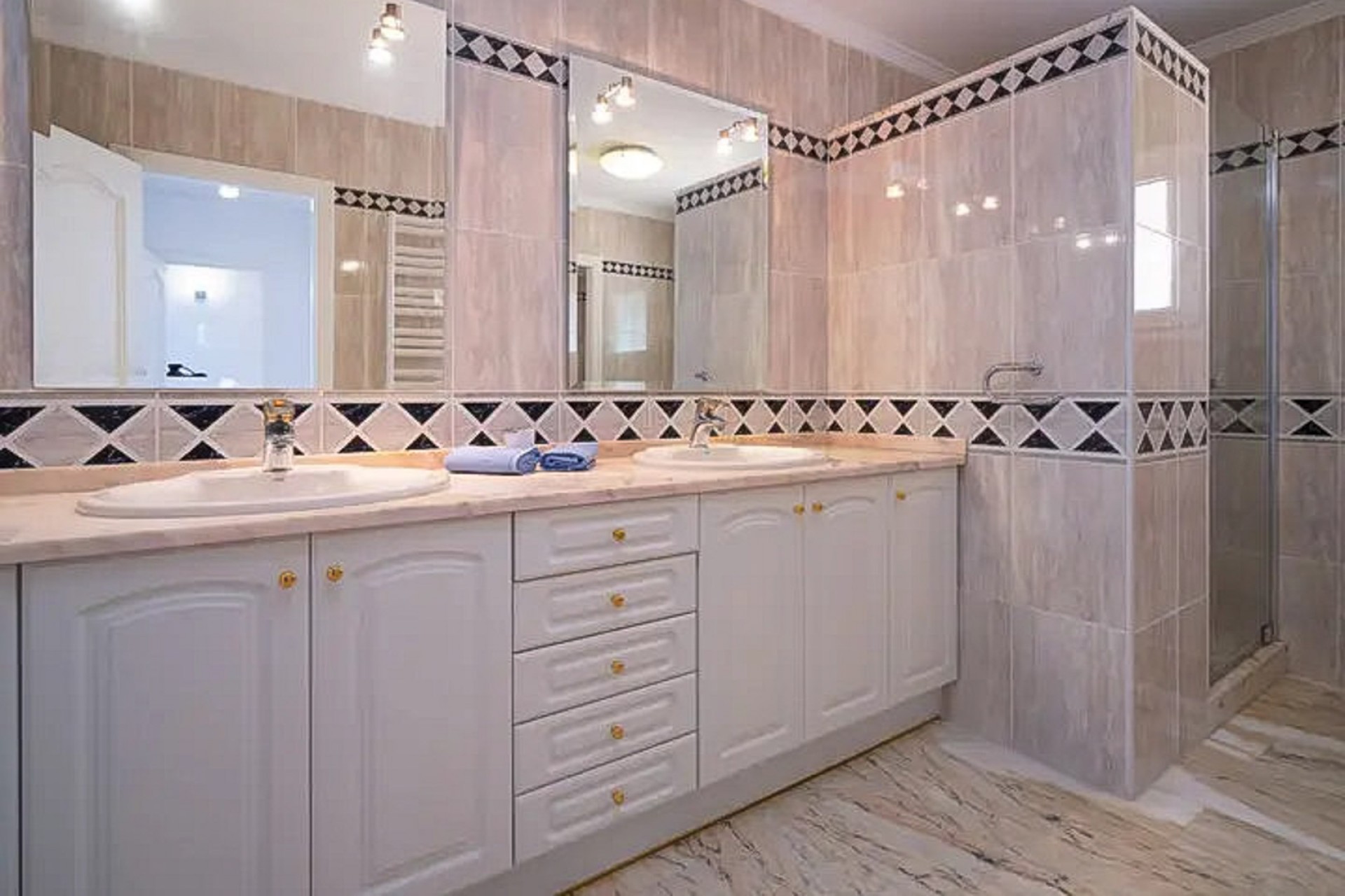 Sale - Villa -
Moraira