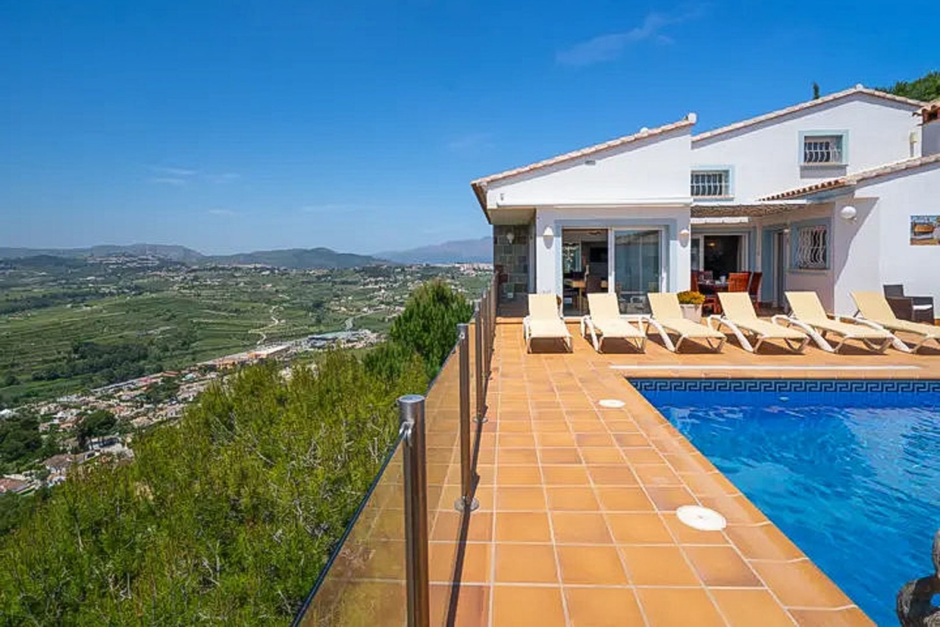 Sale - Villa -
Moraira