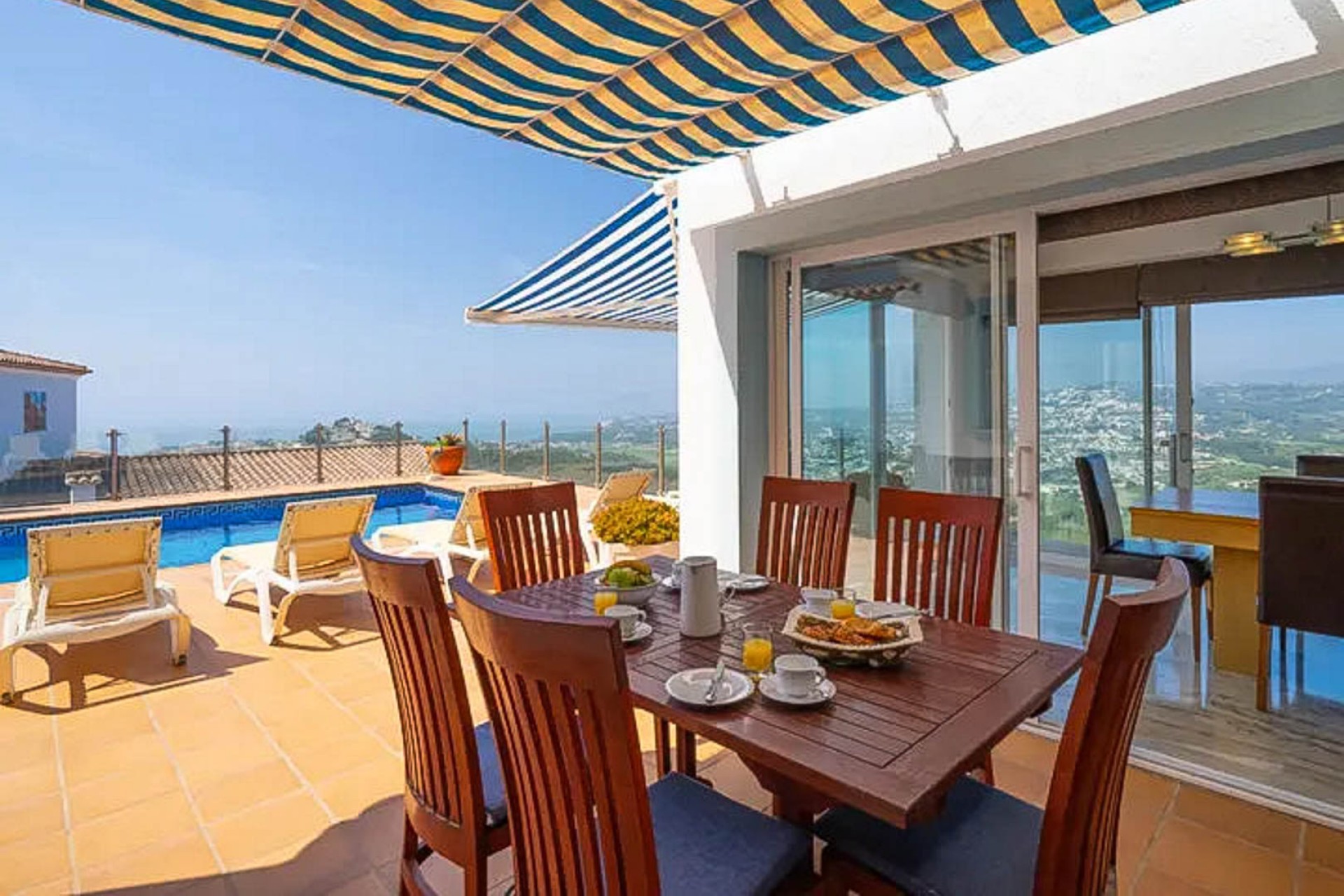 Sale - Villa -
Moraira