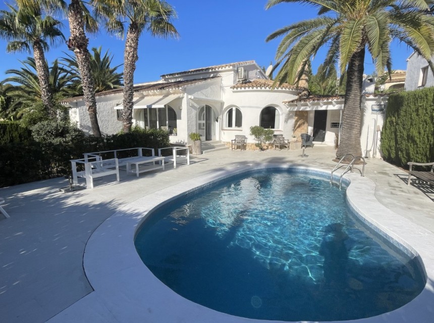 Sale - Villa -
Moraira