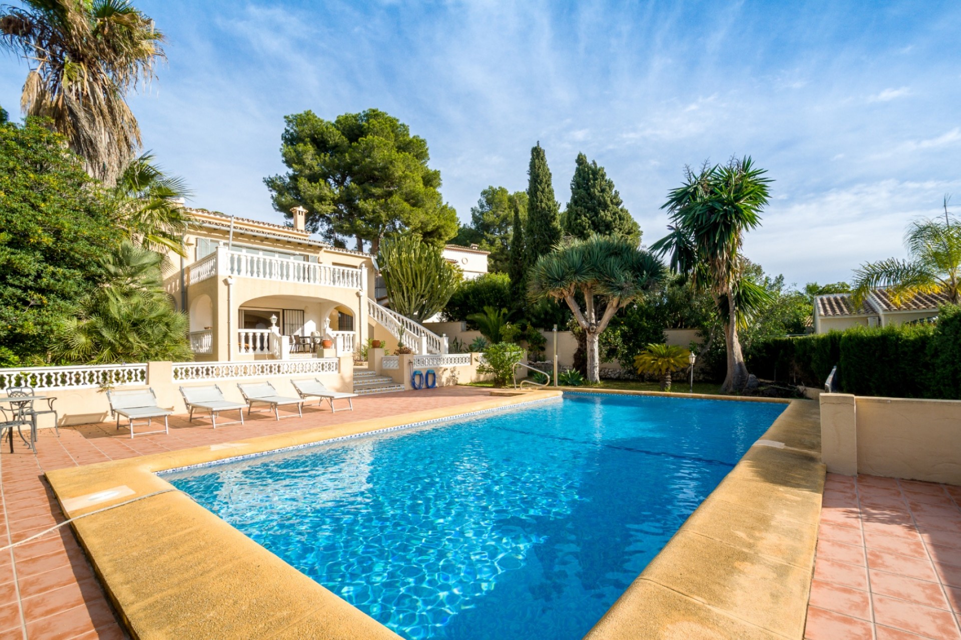 Sale - Villa -
Moraira