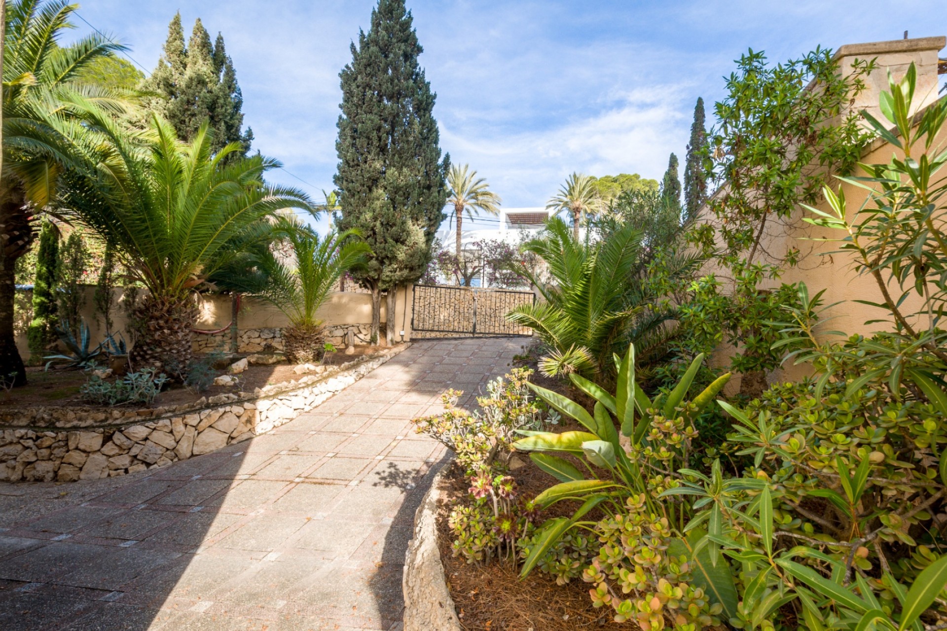 Sale - Villa -
Moraira