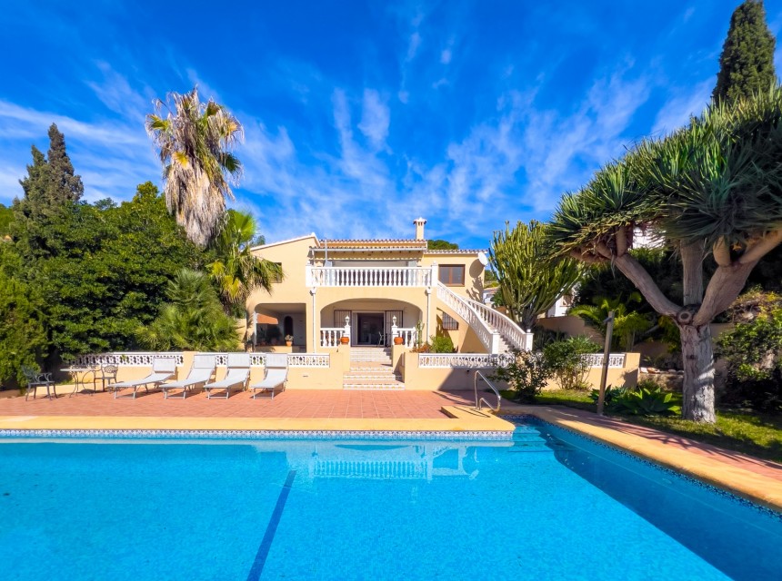 Sale - Villa -
Moraira