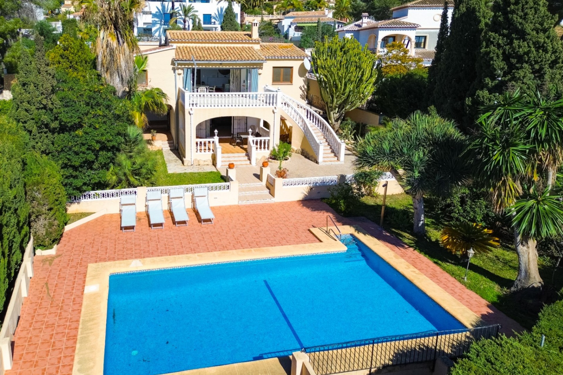 Sale - Villa -
Moraira