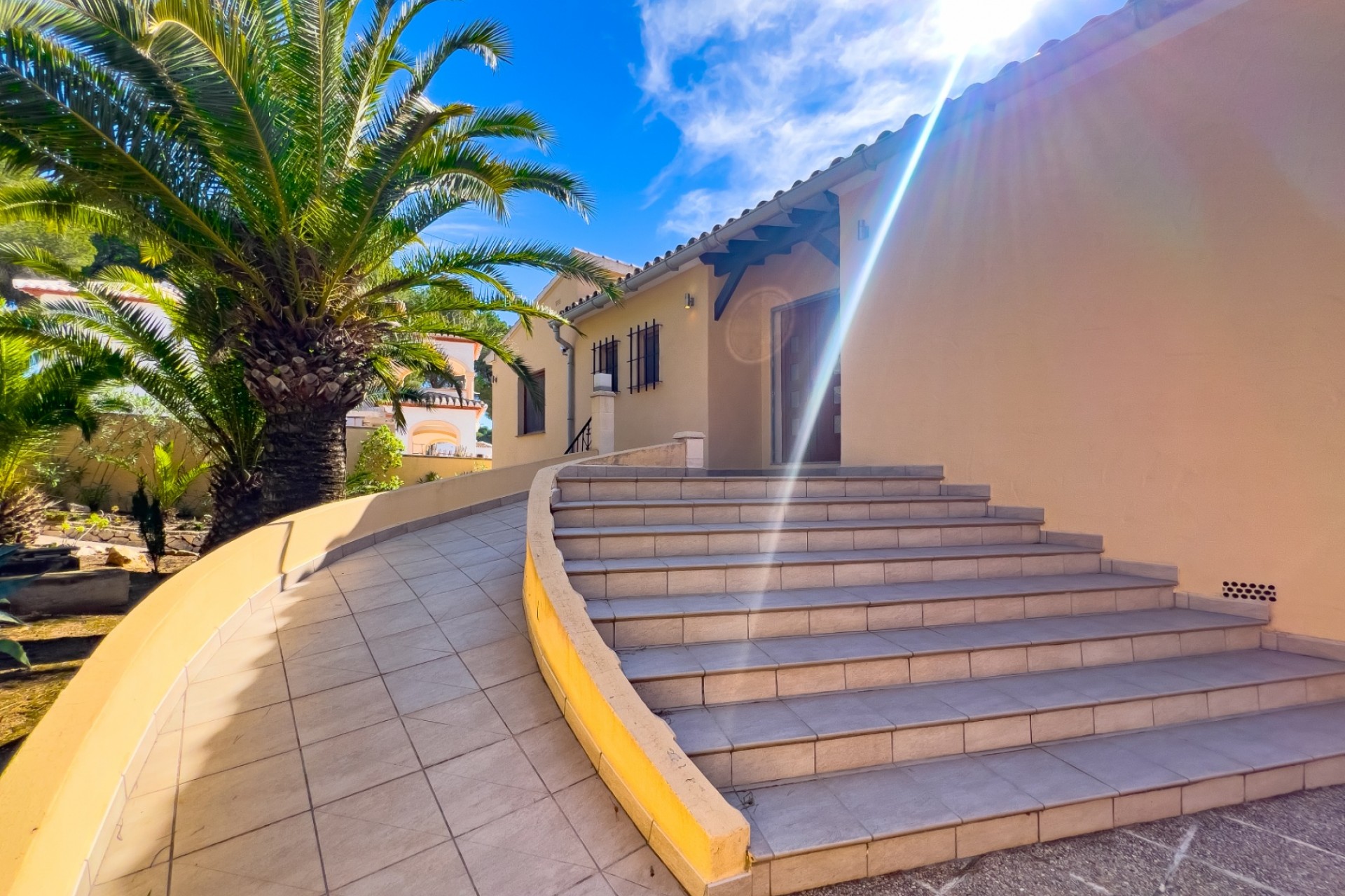 Sale - Villa -
Moraira